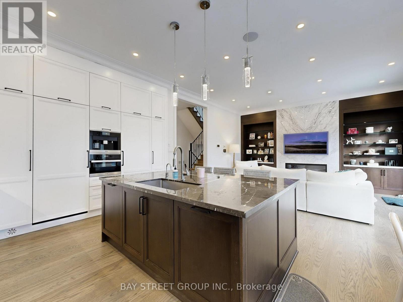 31 Evergreen Gardens, Toronto, Ontario  M4G 2Z5 - Photo 15 - C12949468