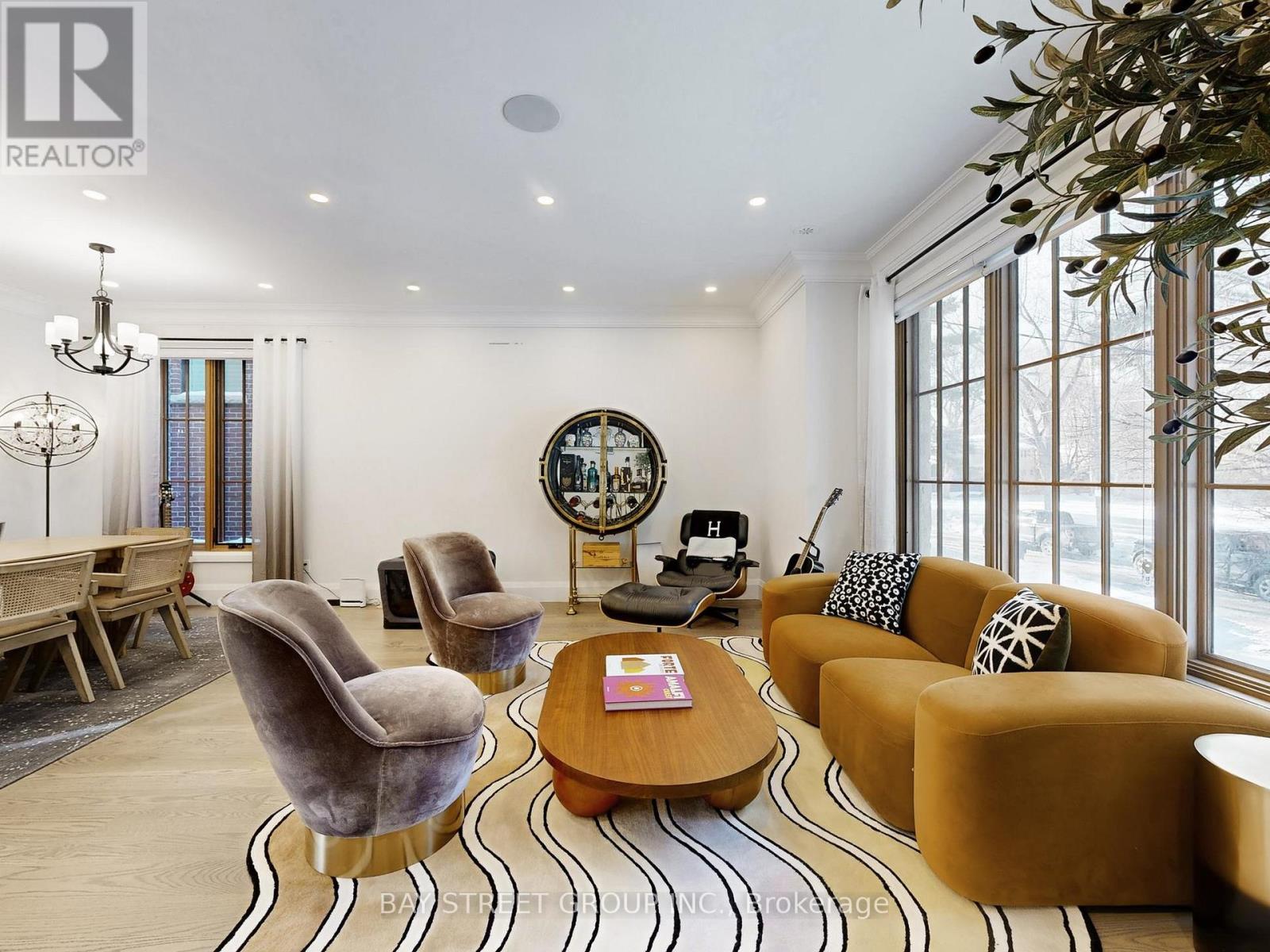 31 Evergreen Gardens, Toronto, Ontario  M4G 2Z5 - Photo 3 - C12949468