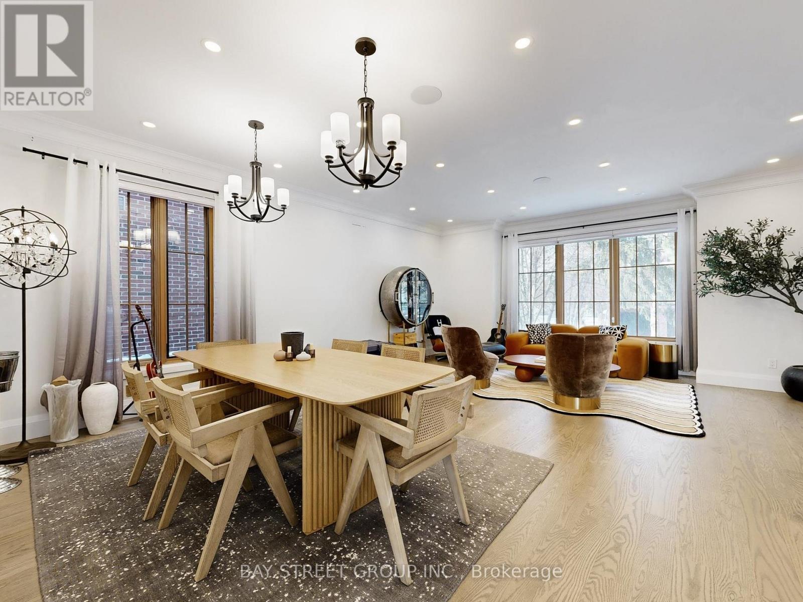 31 Evergreen Gardens, Toronto, Ontario  M4G 2Z5 - Photo 4 - C12949468