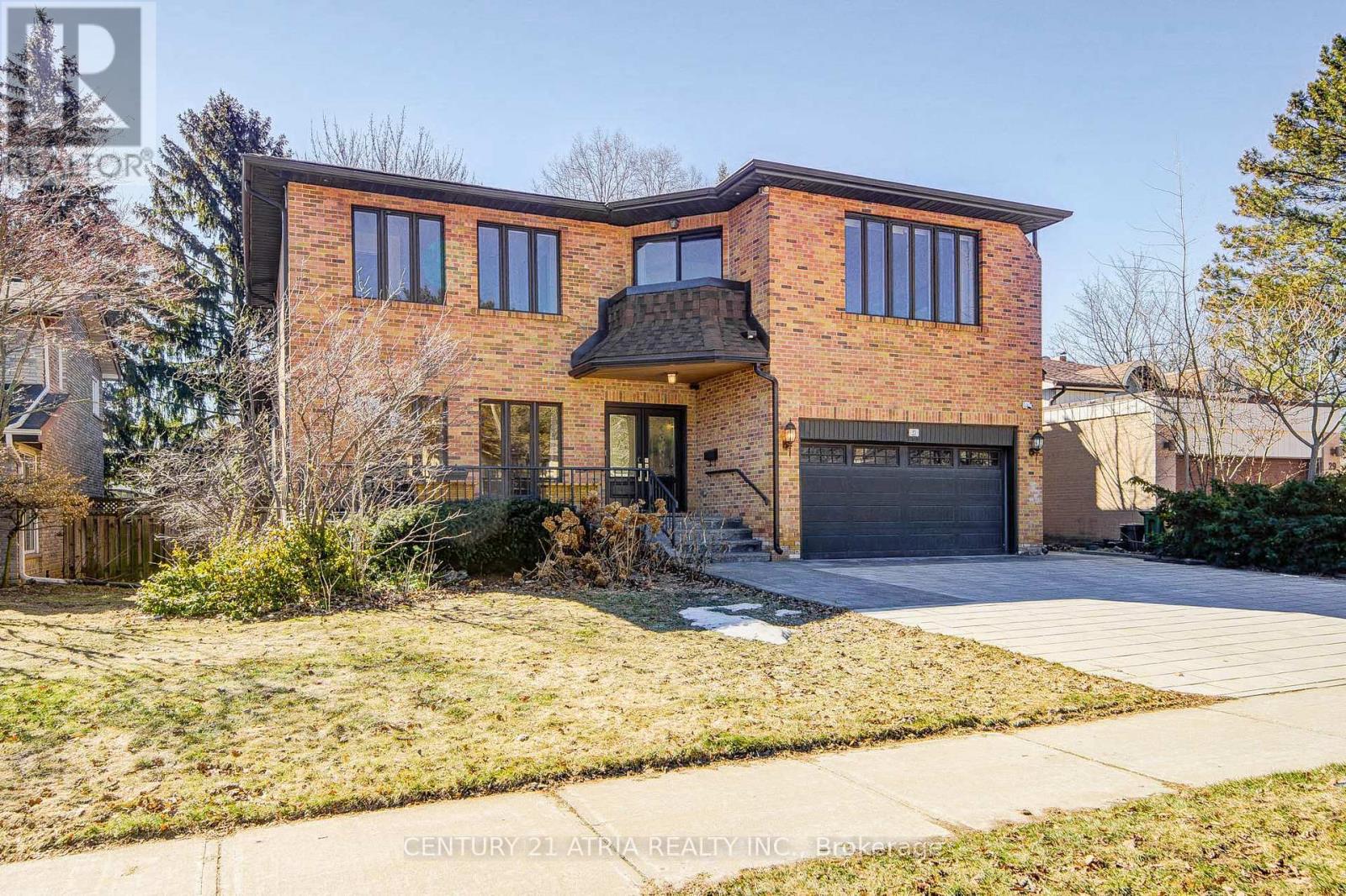 27 DENLOW BOULEVARD, Toronto, Ontario