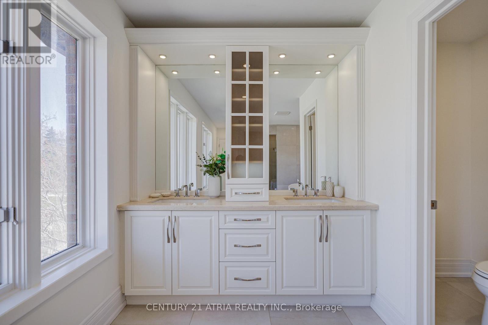 27 Denlow Boulevard, Toronto, Ontario  M3B 1P5 - Photo 25 - C12949482