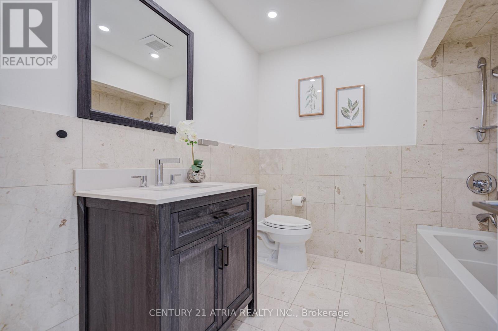 27 Denlow Boulevard, Toronto, Ontario  M3B 1P5 - Photo 36 - C12949482