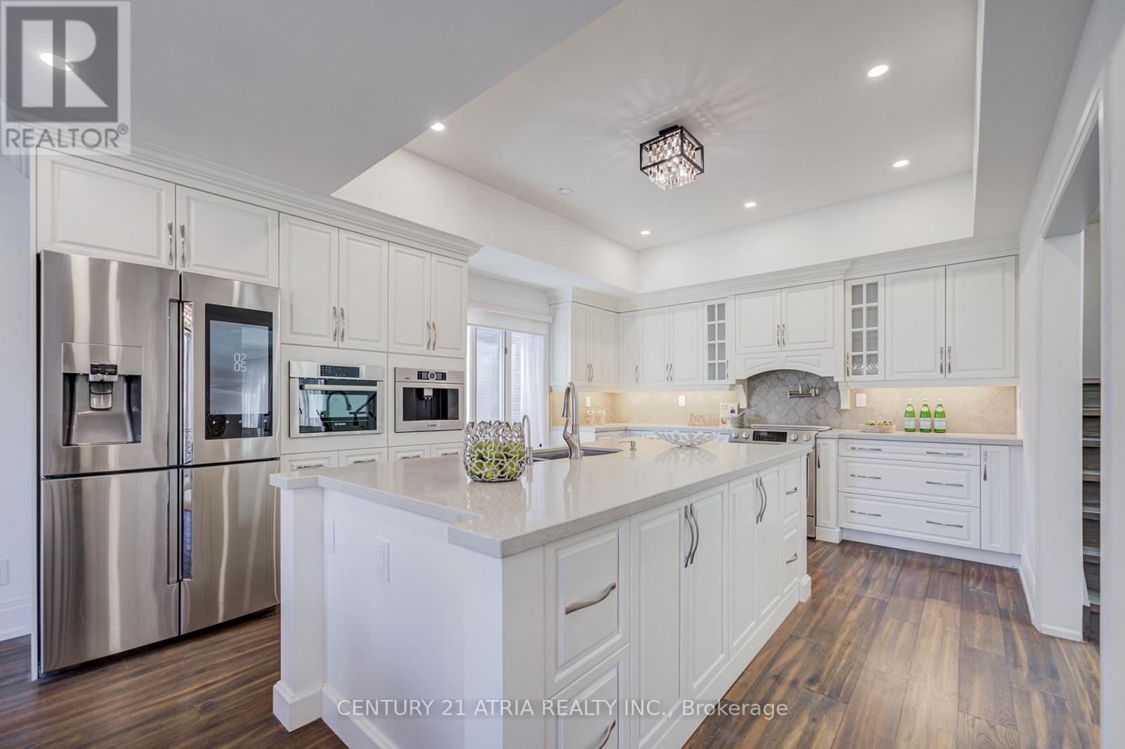 27 Denlow Boulevard, Toronto, Ontario  M3B 1P5 - Photo 4 - C12949482