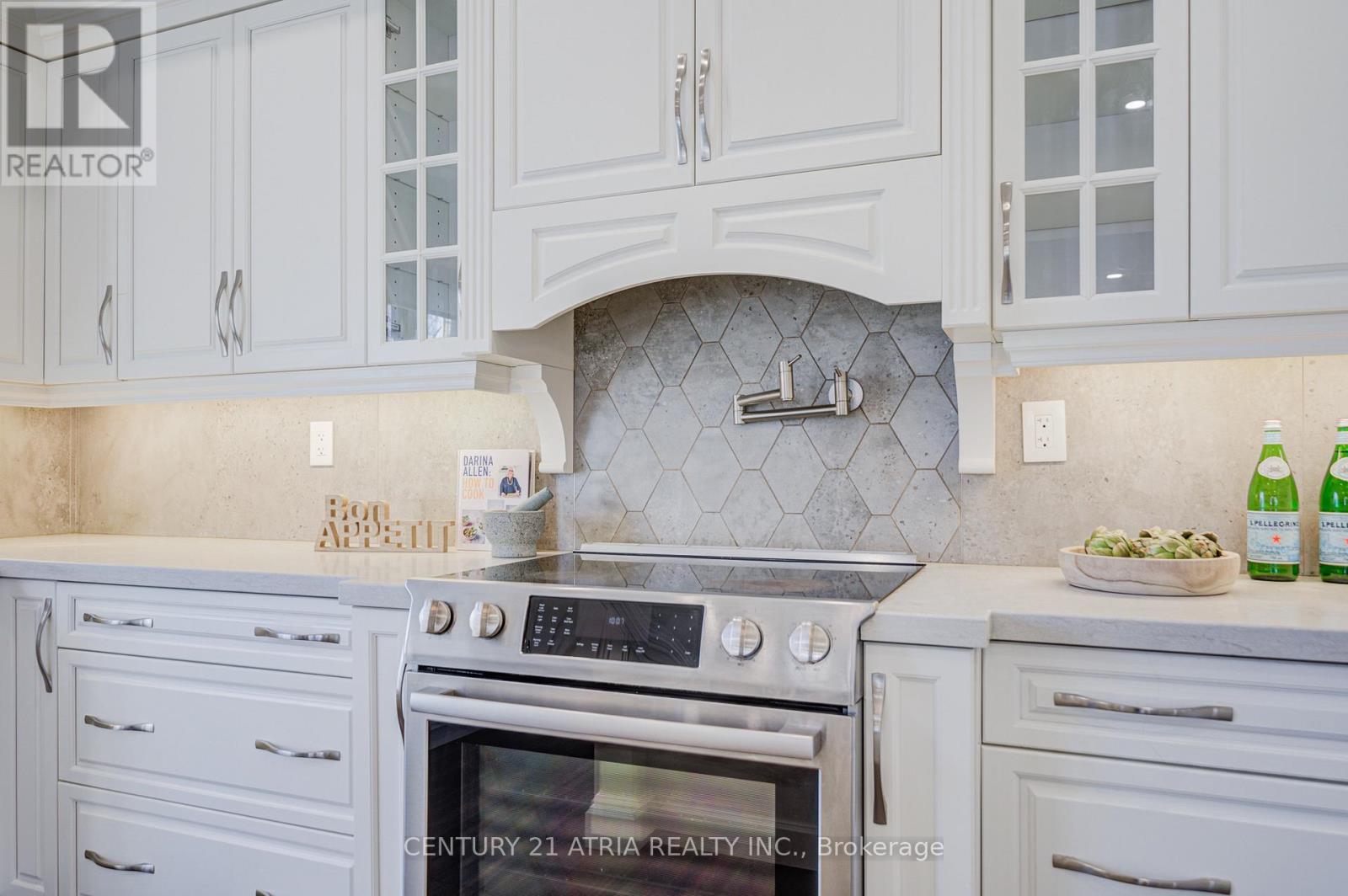 27 Denlow Boulevard, Toronto, Ontario  M3B 1P5 - Photo 7 - C12949482