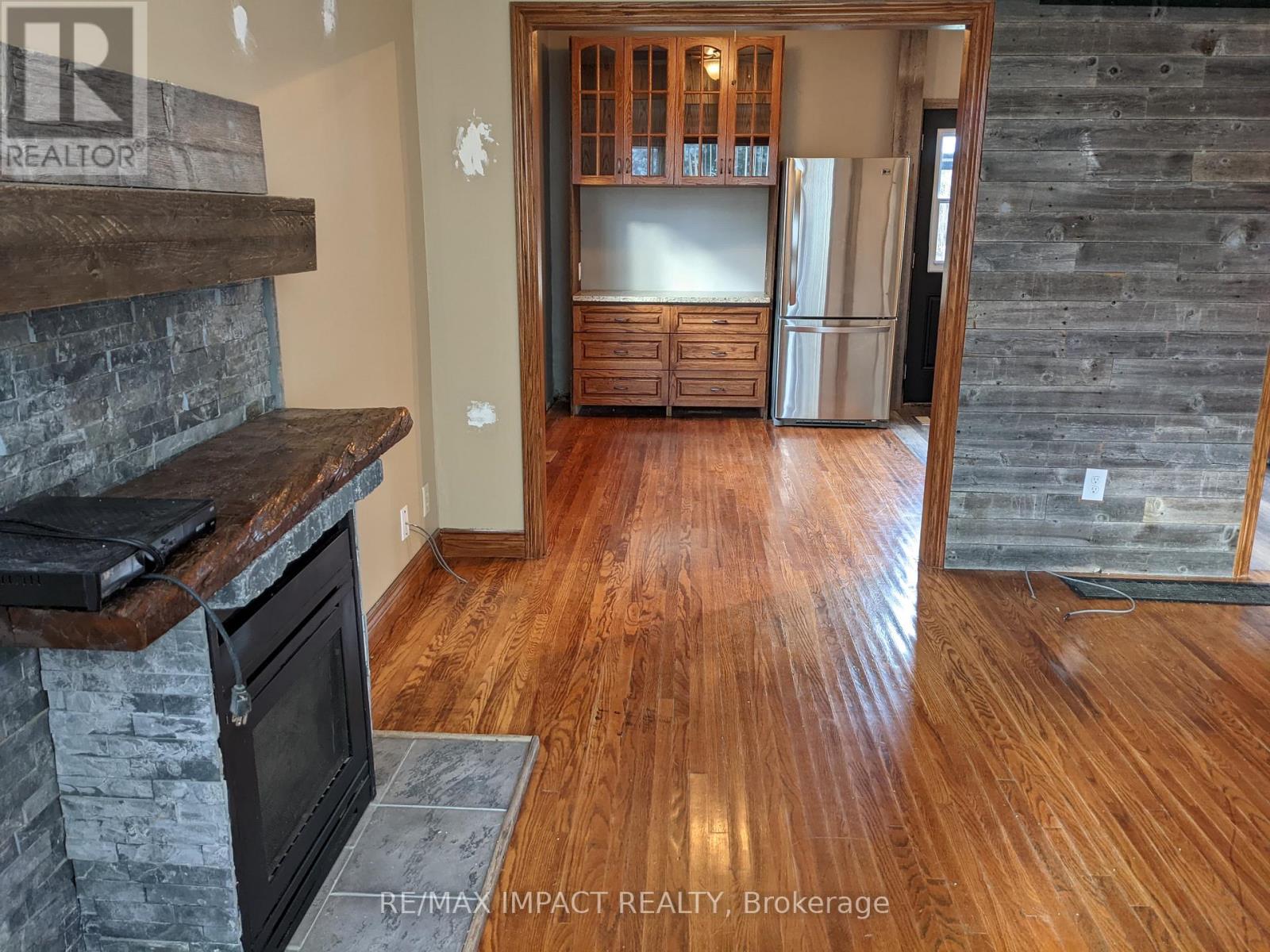 806 Stone Street, Oshawa, Ontario  L1J 1A8 - Photo 4 - E12949524