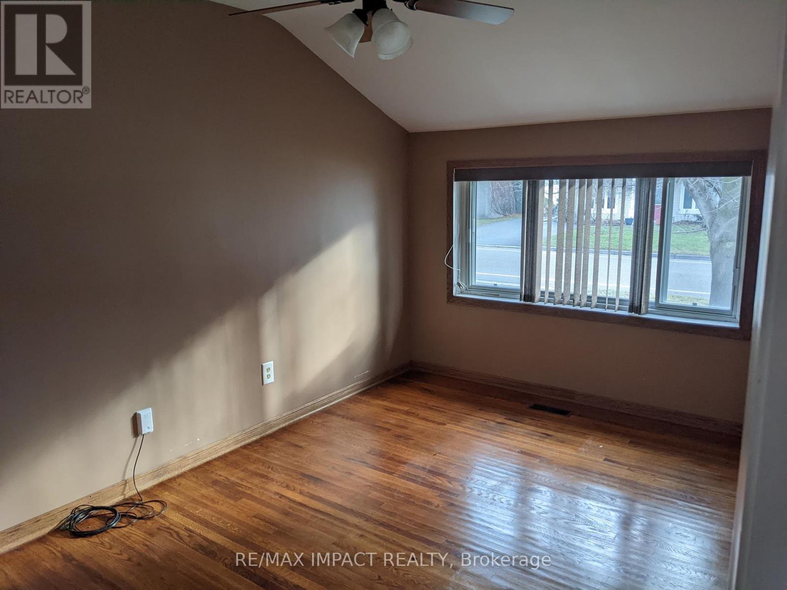 806 Stone Street, Oshawa, Ontario  L1J 1A8 - Photo 7 - E12949524