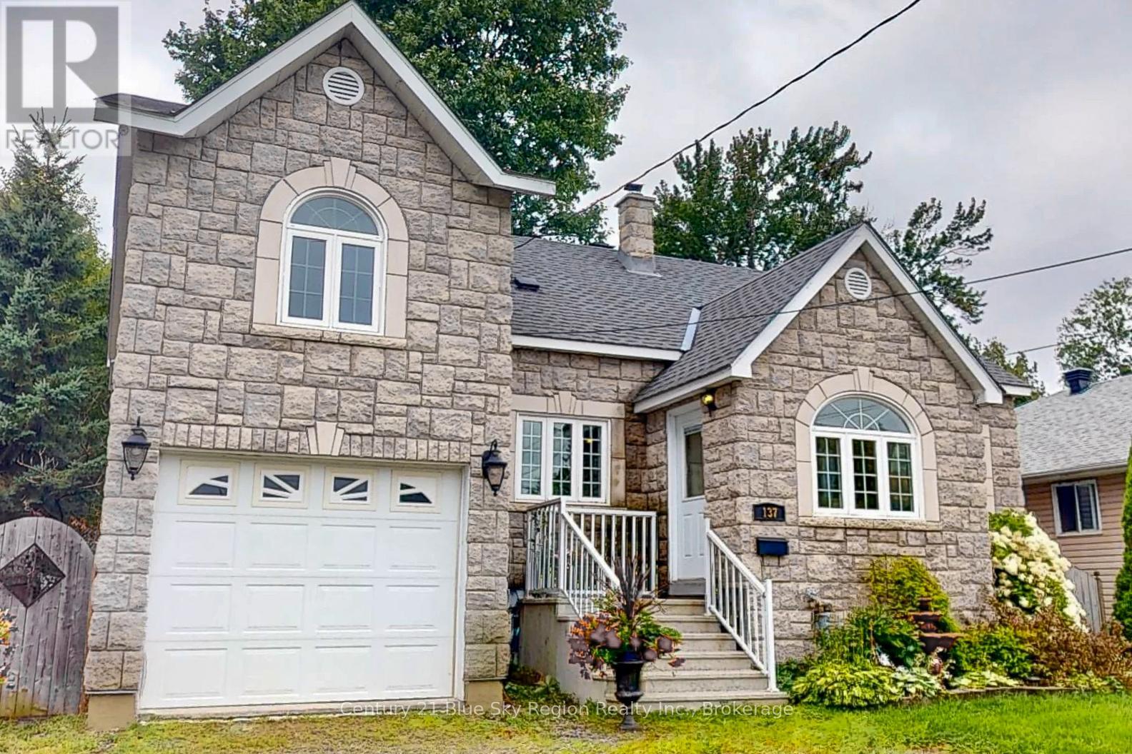 137 WHITNEY AVENUE, North Bay, Ontario