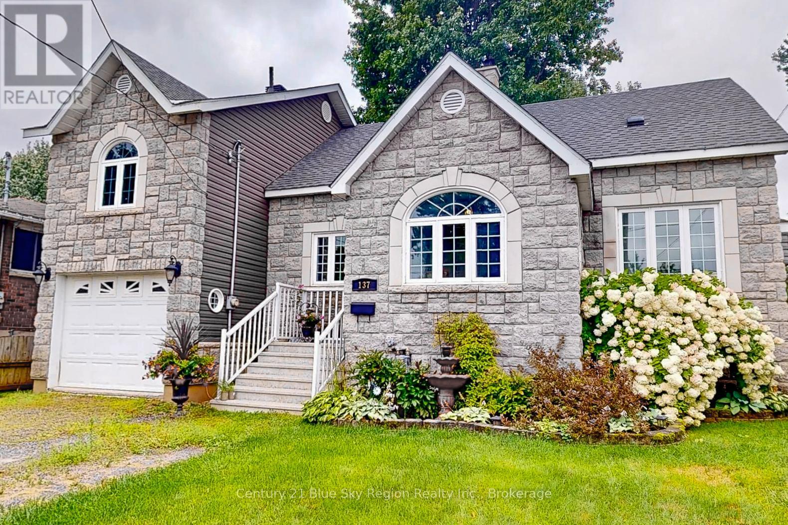 137 Whitney Avenue, North Bay, Ontario  P1A 1Y7 - Photo 2 - X12949492