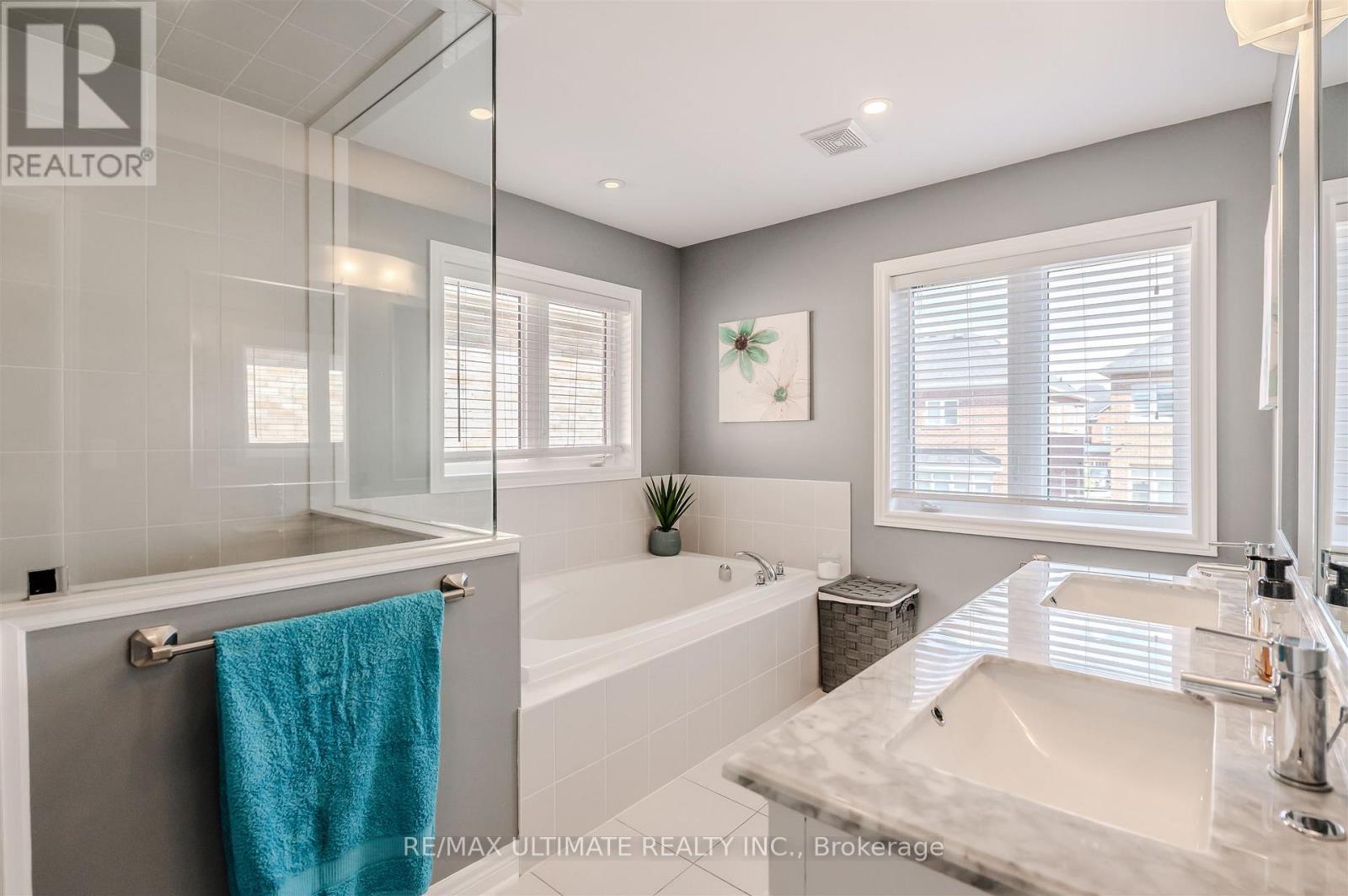 47 Lewis Avenue, Bradford West Gwillimbury, Ontario  L3Z 0X2 - Photo 23 - N12949426