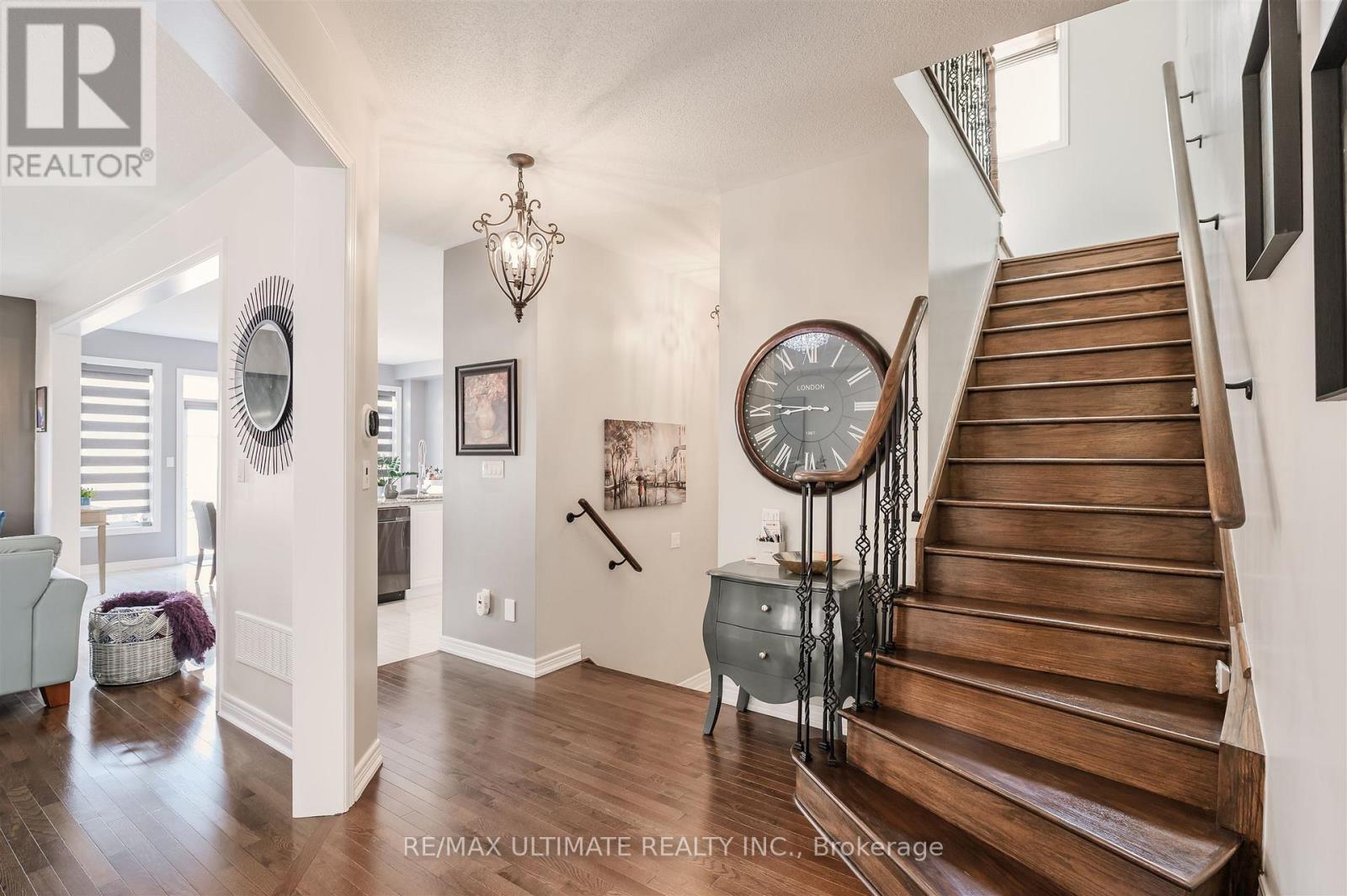 47 Lewis Avenue, Bradford West Gwillimbury, Ontario  L3Z 0X2 - Photo 5 - N12949426