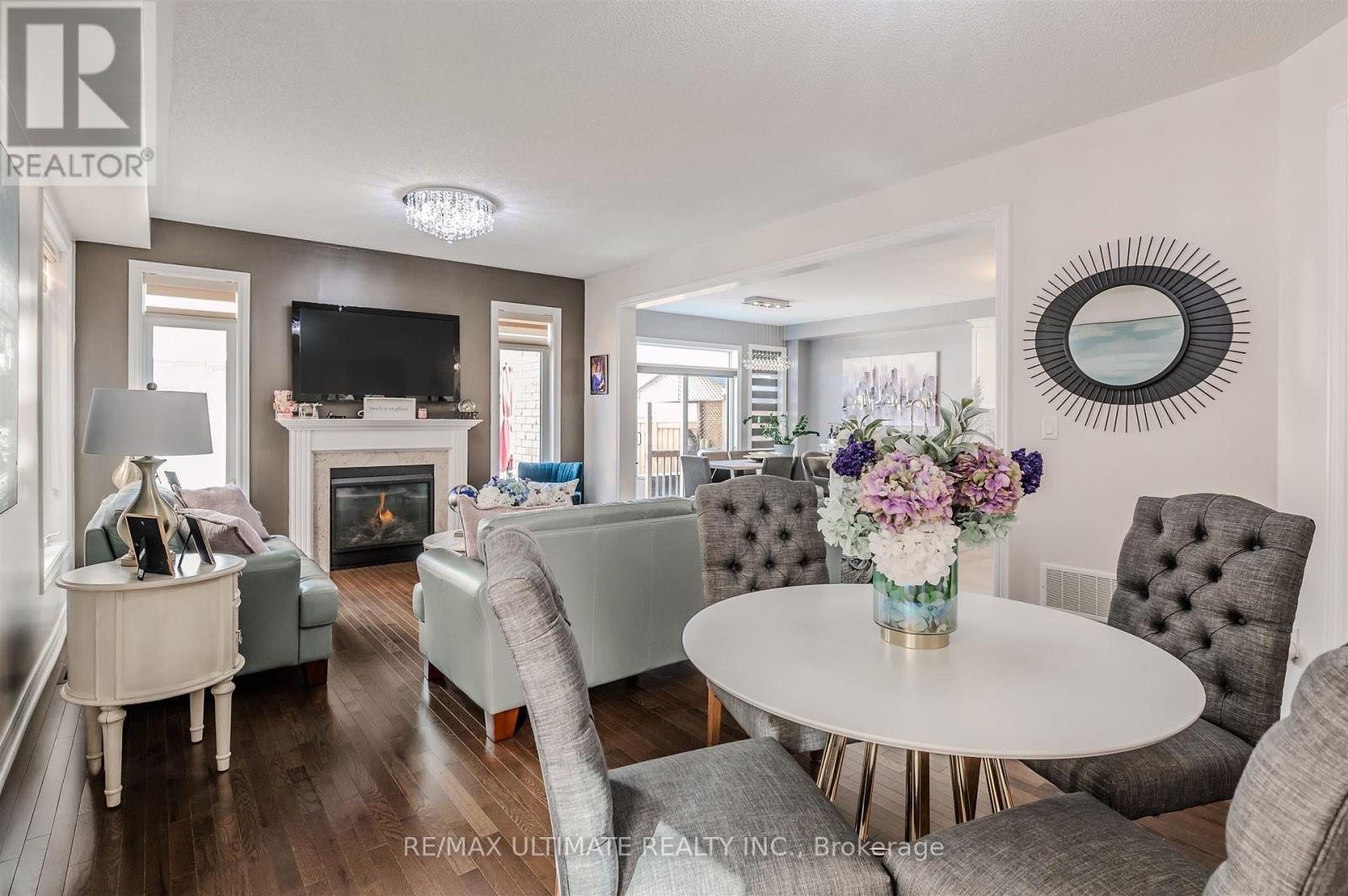 47 Lewis Avenue, Bradford West Gwillimbury, Ontario  L3Z 0X2 - Photo 9 - N12949426