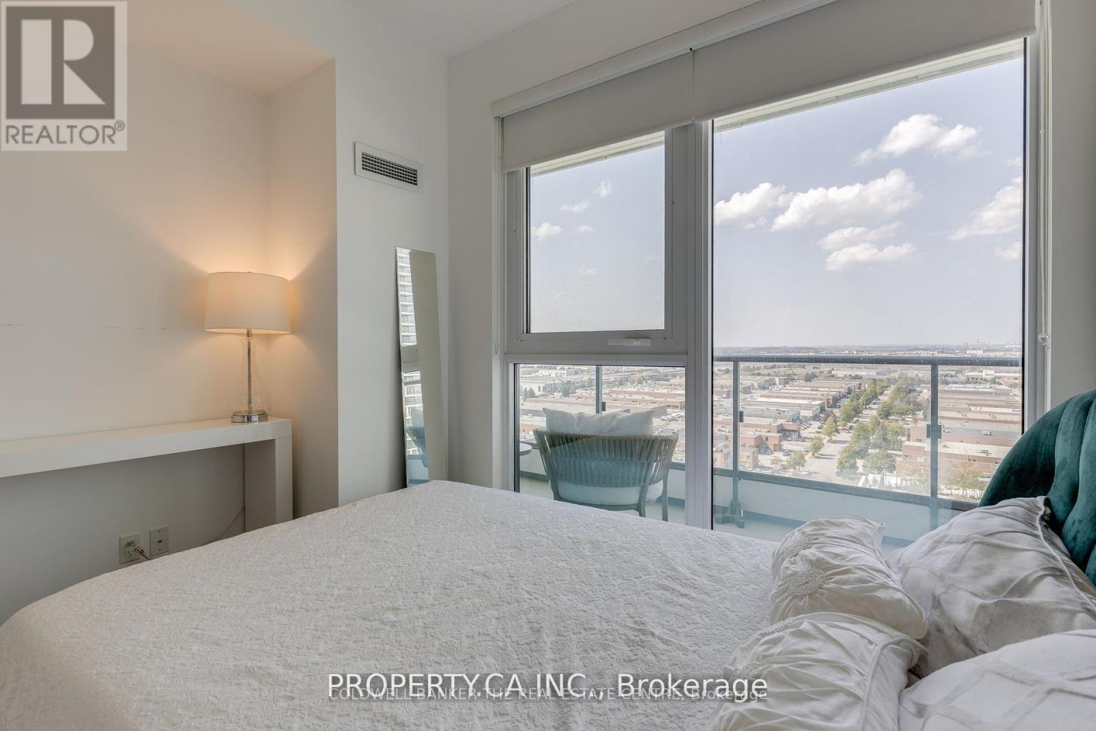 1711 - 5 Buttermill Avenue N, Vaughan, Ontario  L5W 1B6 - Photo 10 - N12949432