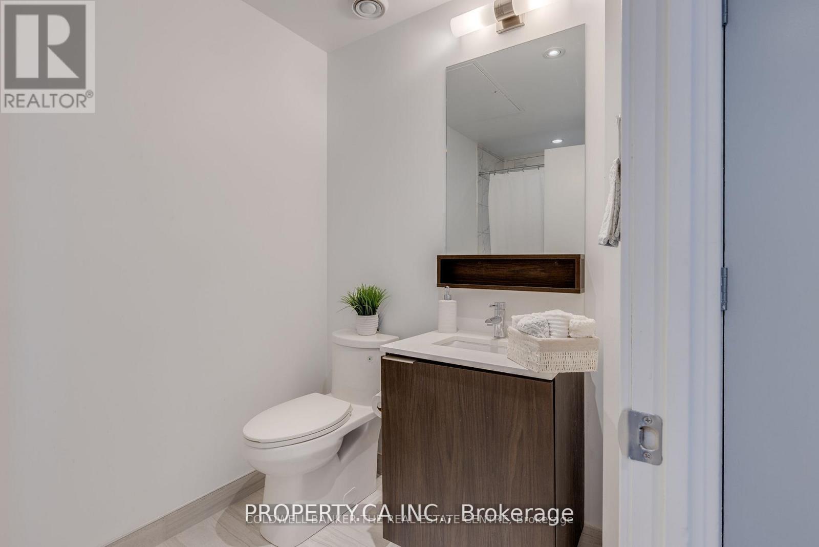 1711 - 5 Buttermill Avenue N, Vaughan, Ontario  L5W 1B6 - Photo 6 - N12949432