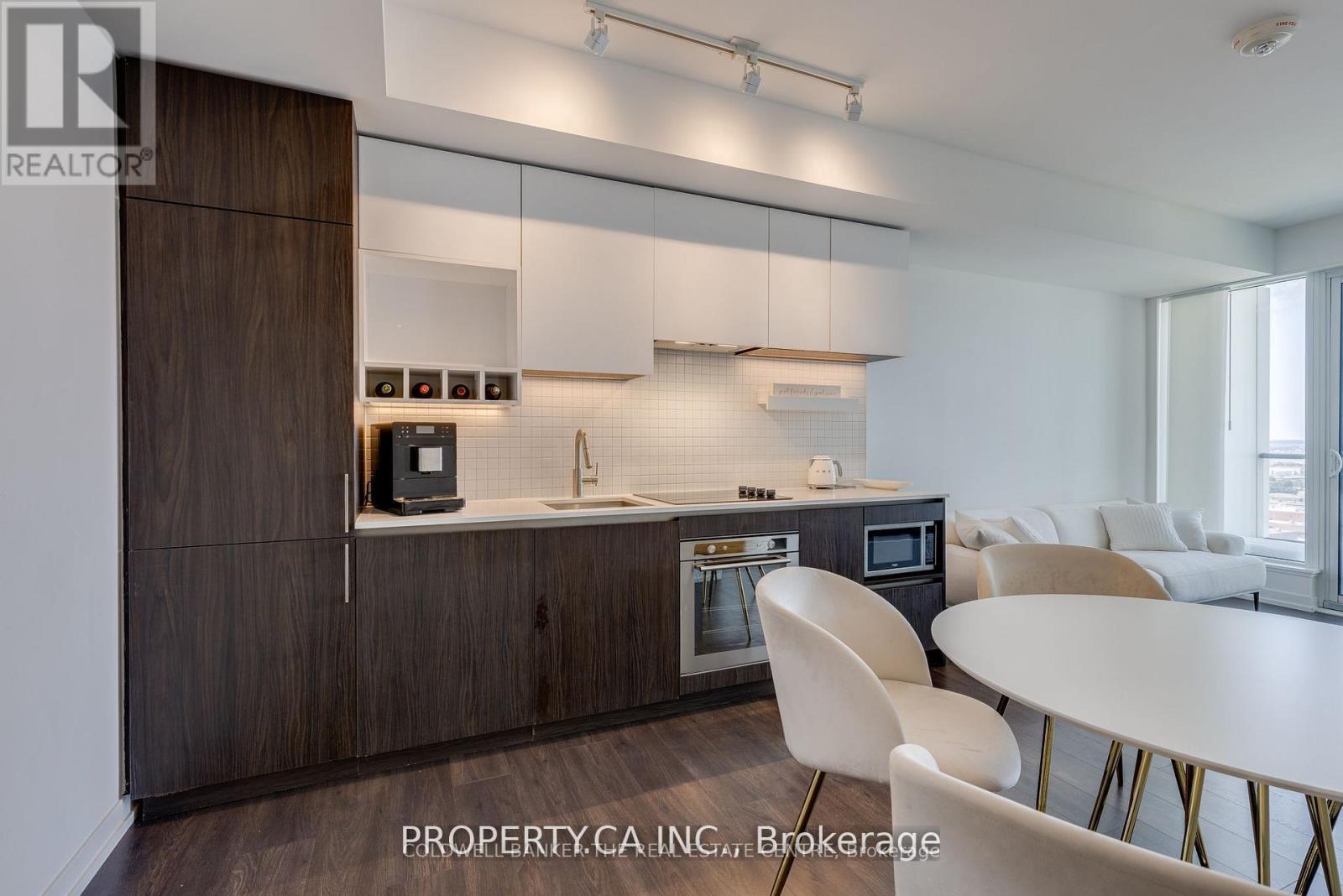 1711 - 5 Buttermill Avenue N, Vaughan, Ontario  L5W 1B6 - Photo 8 - N12949432