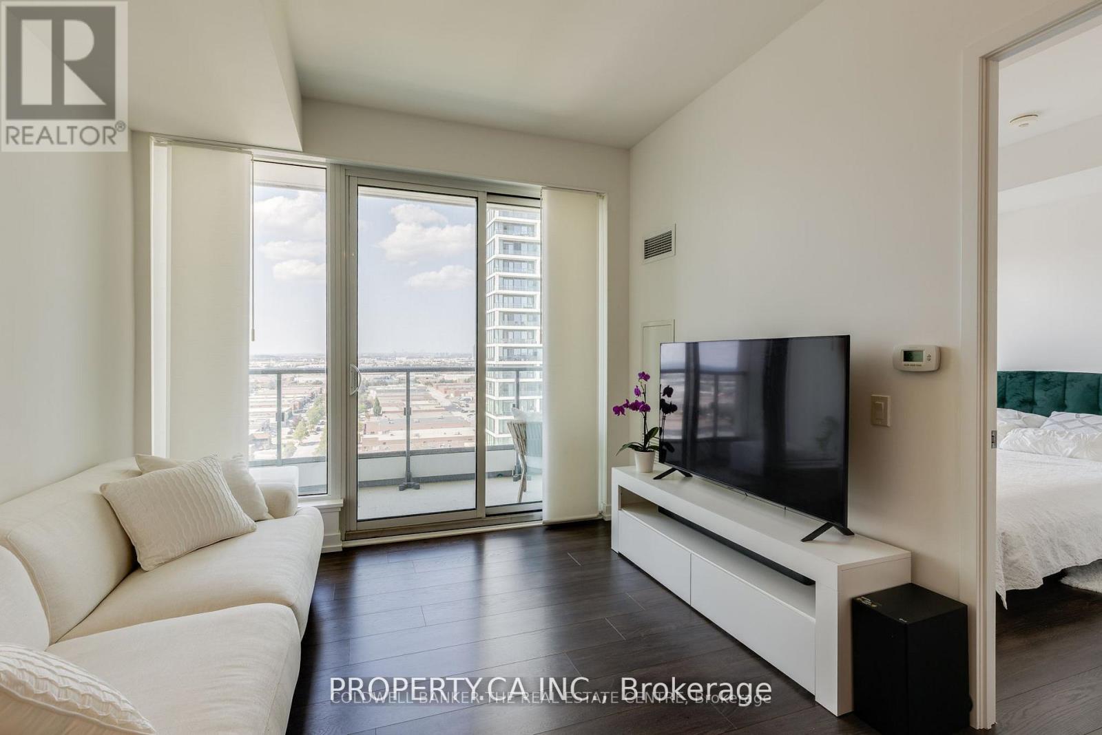 1711 - 5 Buttermill Avenue N, Vaughan, Ontario  L5W 1B6 - Photo 9 - N12949432