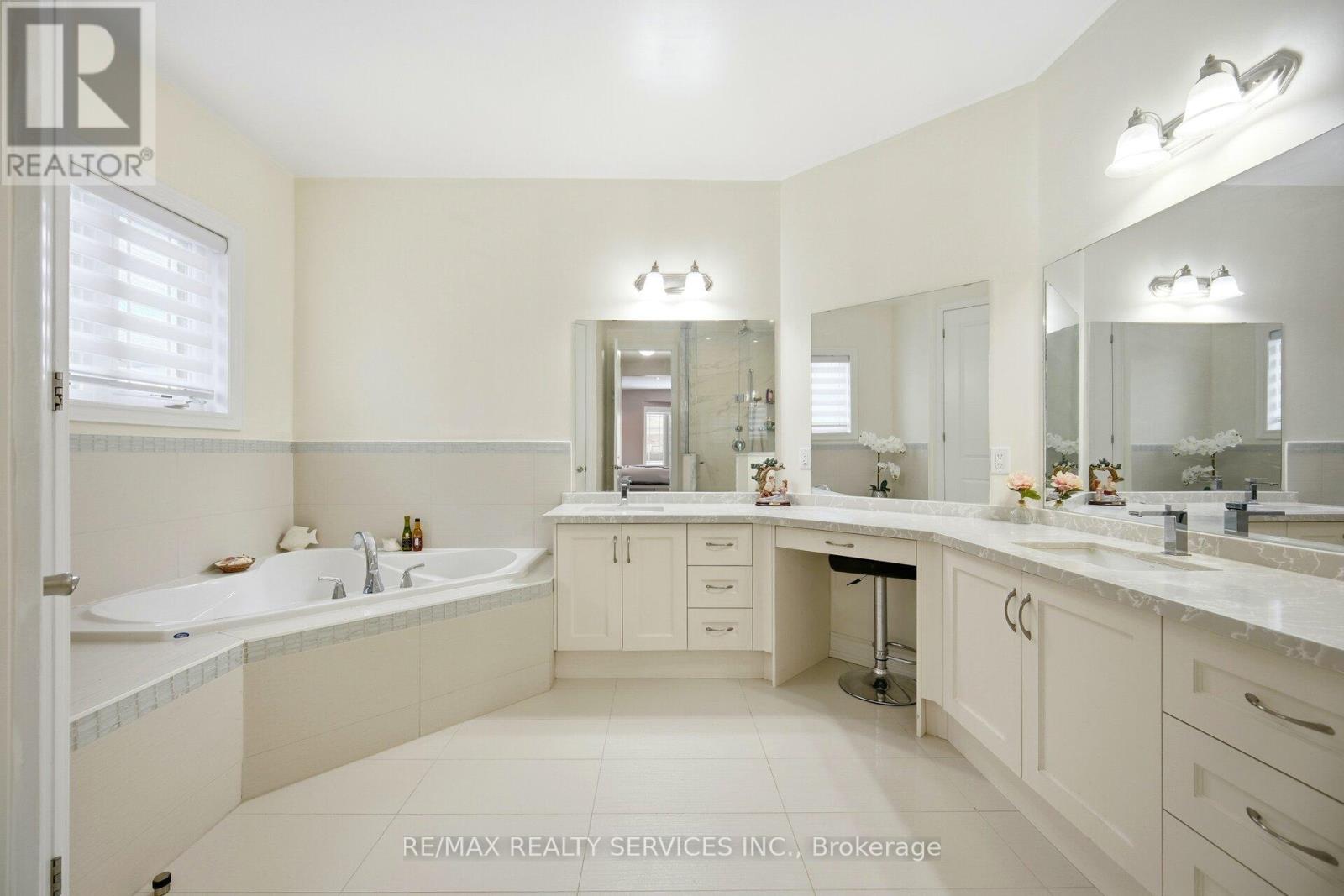 36 West Coast Trail, King, Ontario  L7B 0A4 - Photo 24 - N12949452