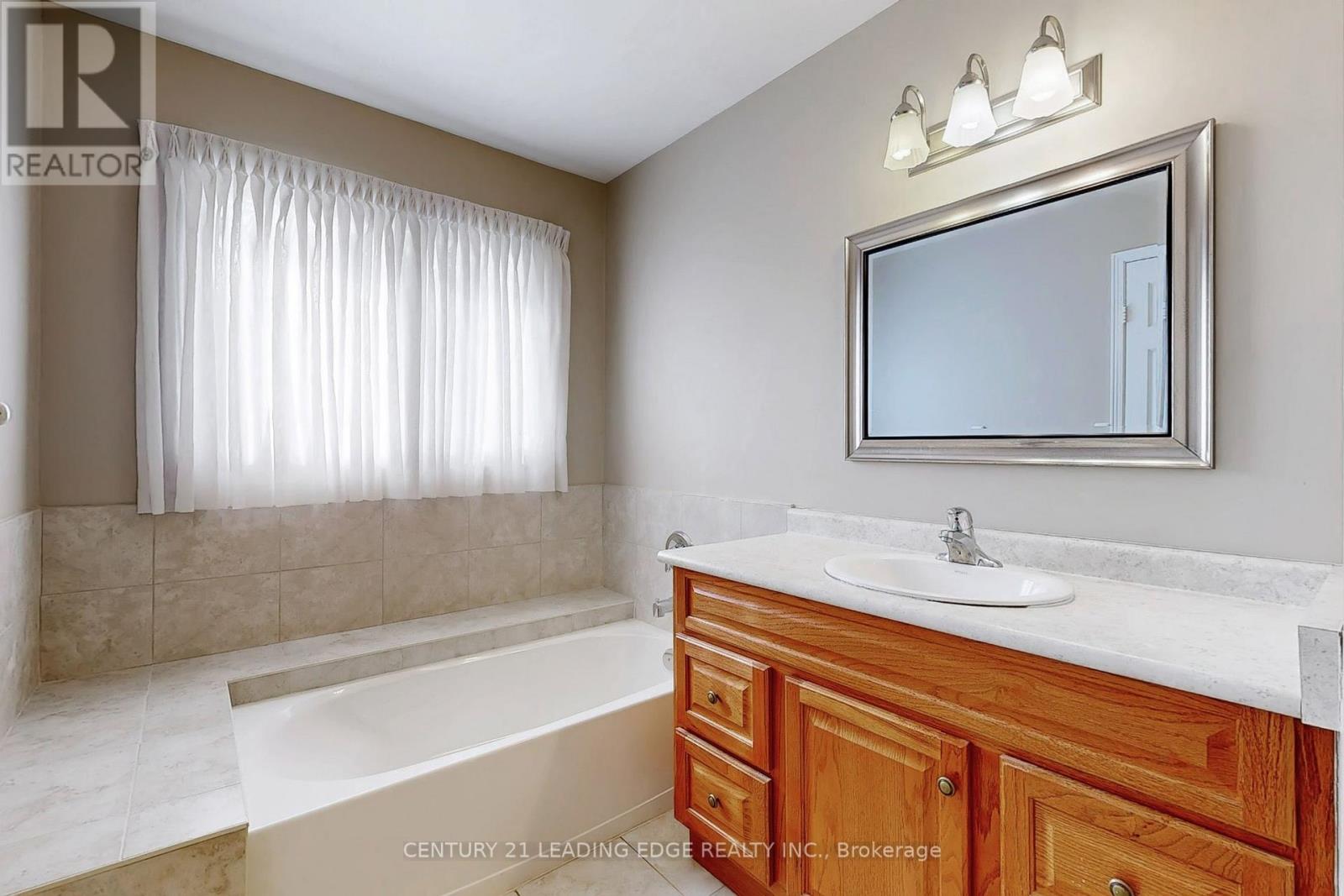 9 Coates Crescent, Richmond Hill, Ontario  L4E 2M3 - Photo 37 - N12949480