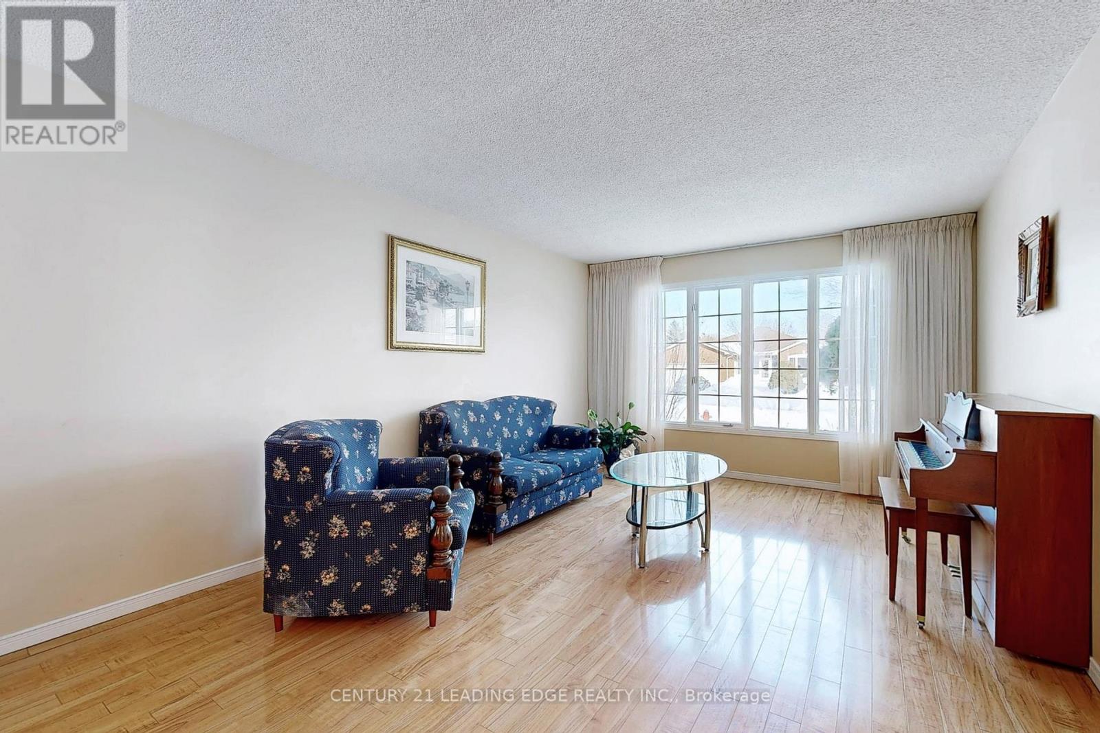 9 Coates Crescent, Richmond Hill, Ontario  L4E 2M3 - Photo 8 - N12949480