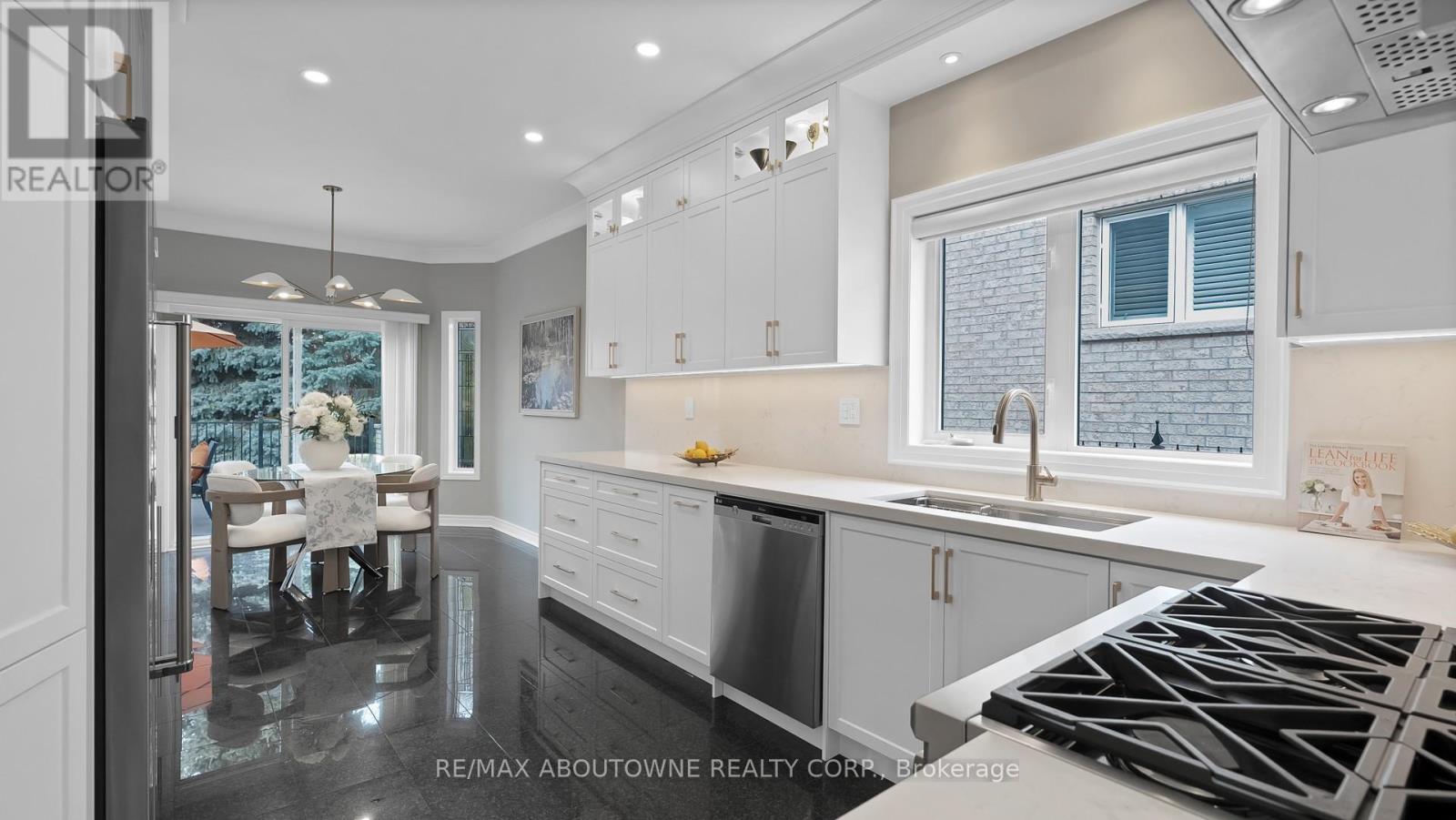 22 Siderno Crescent, Vaughan, Ontario  L4L 9M8 - Photo 13 - N12949530