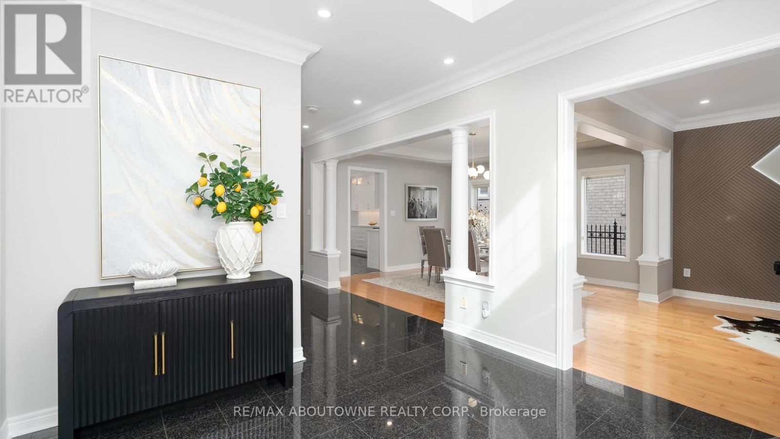 22 Siderno Crescent, Vaughan, Ontario  L4L 9M8 - Photo 4 - N12949530