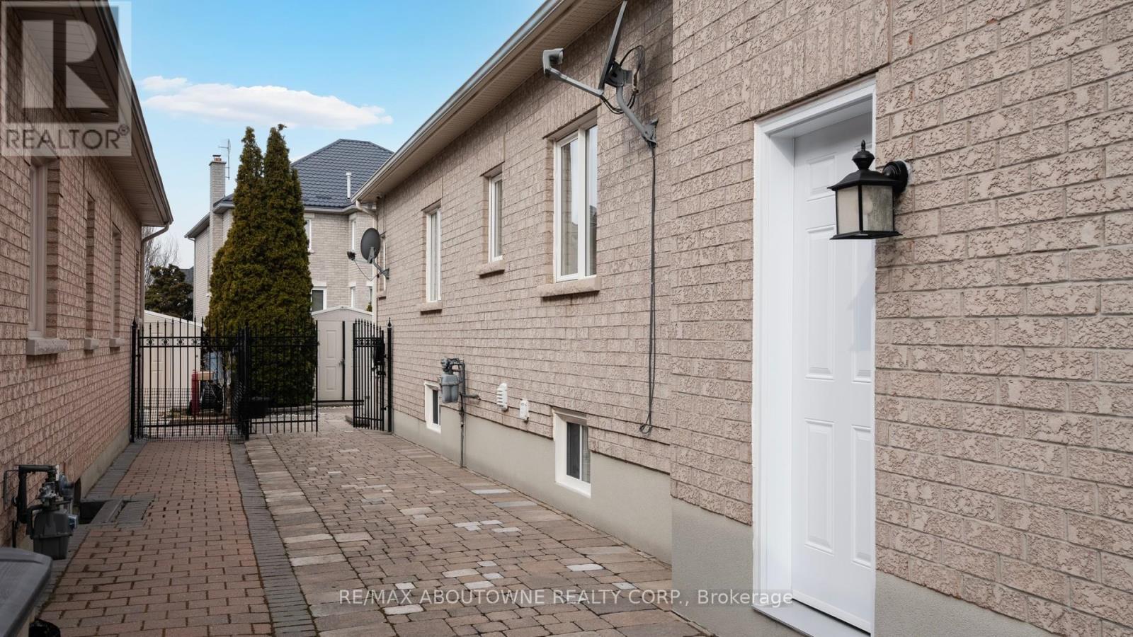 22 Siderno Crescent, Vaughan, Ontario  L4L 9M8 - Photo 41 - N12949530