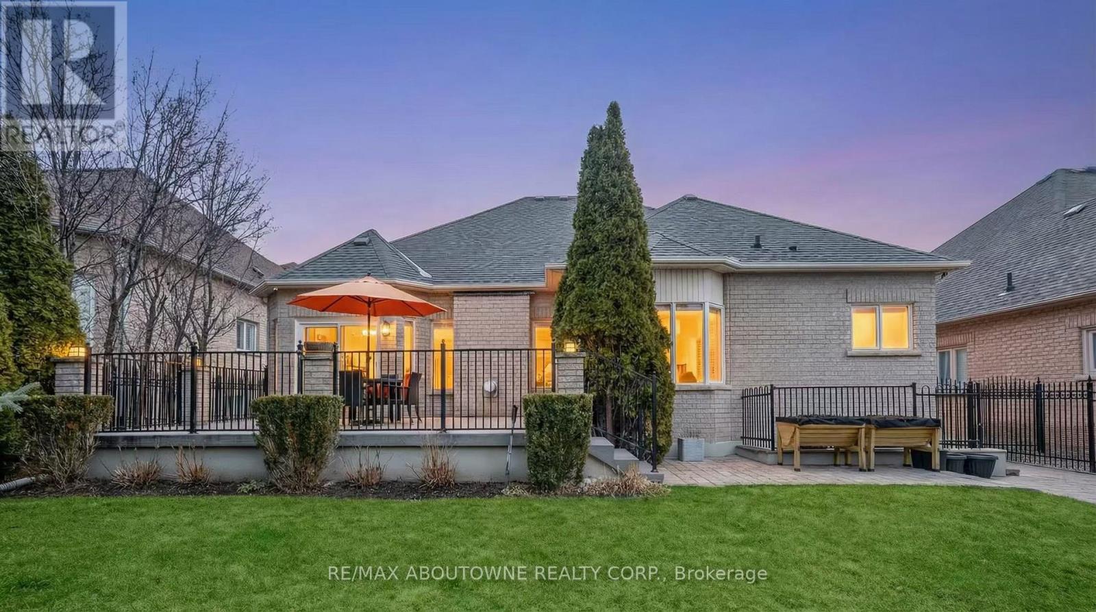 22 Siderno Crescent, Vaughan, Ontario  L4L 9M8 - Photo 47 - N12949530