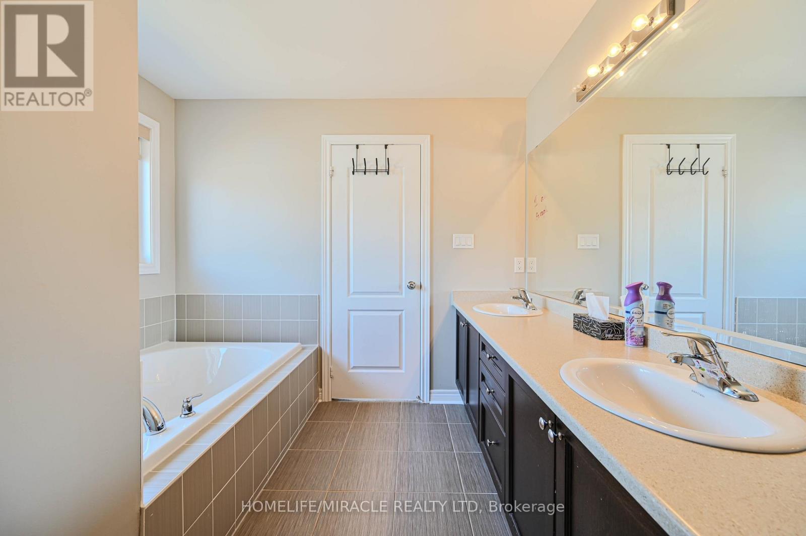 15 Fringetree Road, Brampton, Ontario  L6R 3V8 - Photo 21 - W12949442