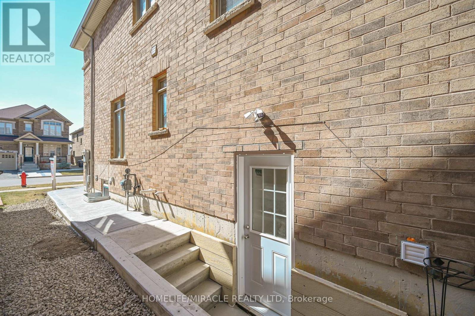 15 Fringetree Road, Brampton, Ontario  L6R 3V8 - Photo 30 - W12949442