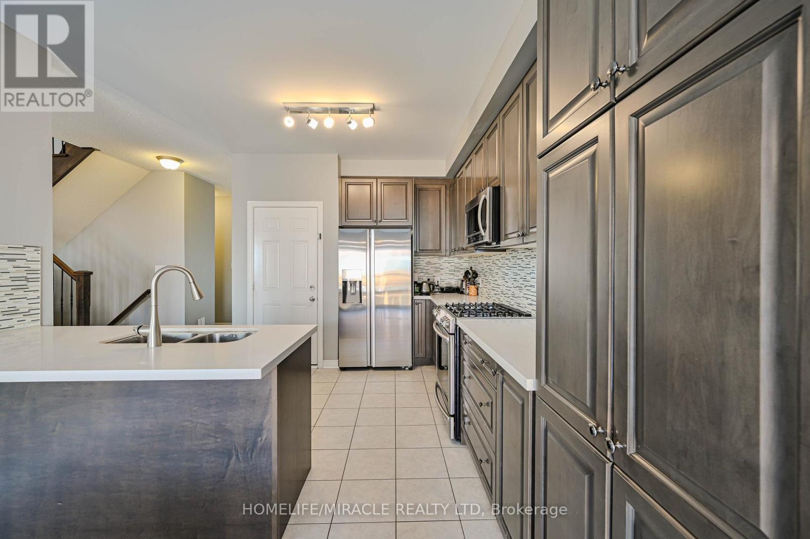 15 Fringetree Road, Brampton, Ontario  L6R 3V8 - Photo 9 - W12949442