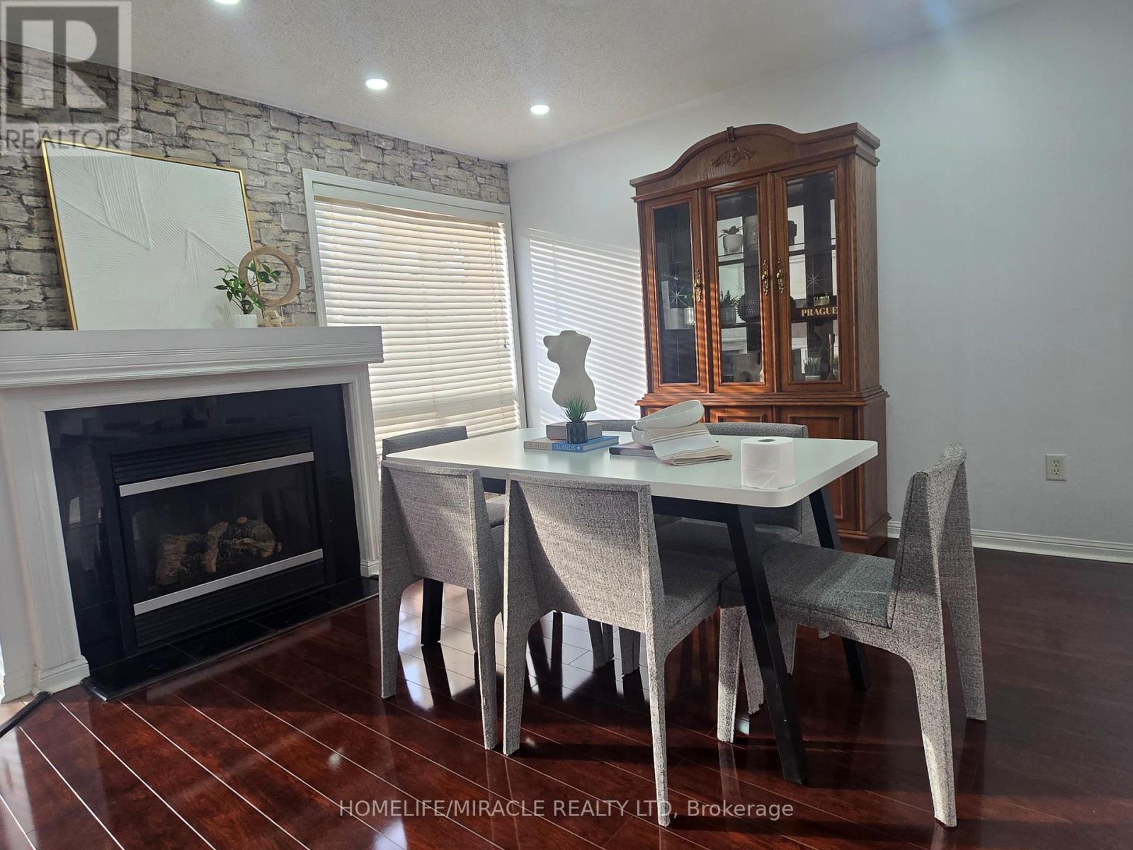 2487 Appalachain Drive, Oakville, Ontario  L6M 4S4 - Photo 4 - W12949476