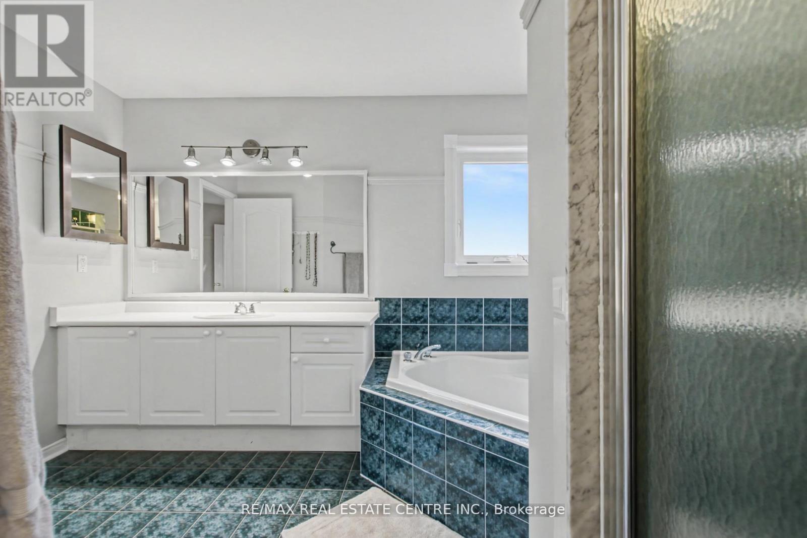 18 Baccarat Crescent, Brampton, Ontario  L7A 1K7 - Photo 17 - W12949520