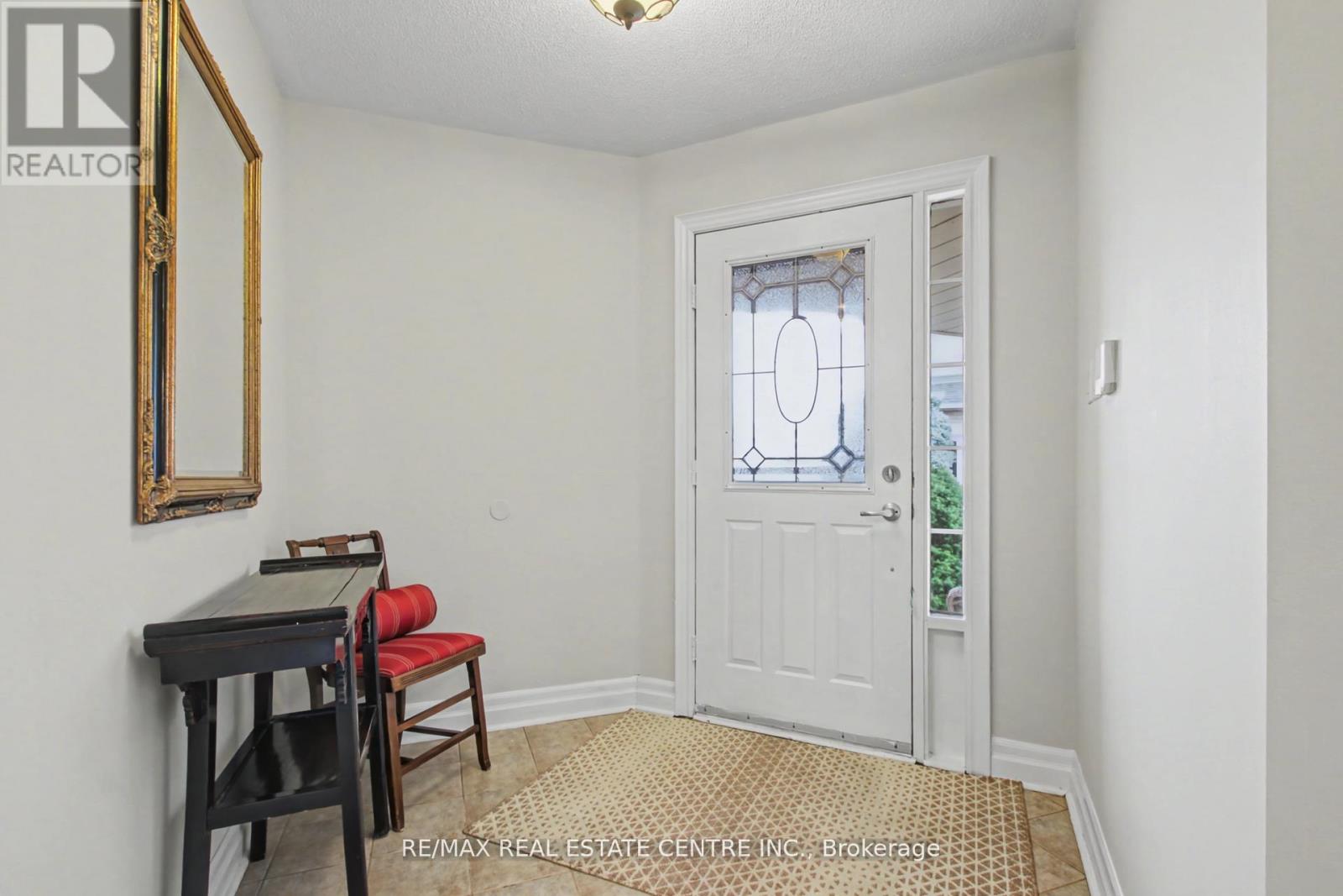18 Baccarat Crescent, Brampton, Ontario  L7A 1K7 - Photo 3 - W12949520