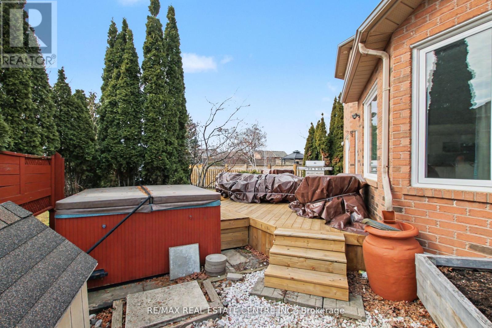 18 Baccarat Crescent, Brampton, Ontario  L7A 1K7 - Photo 35 - W12949520