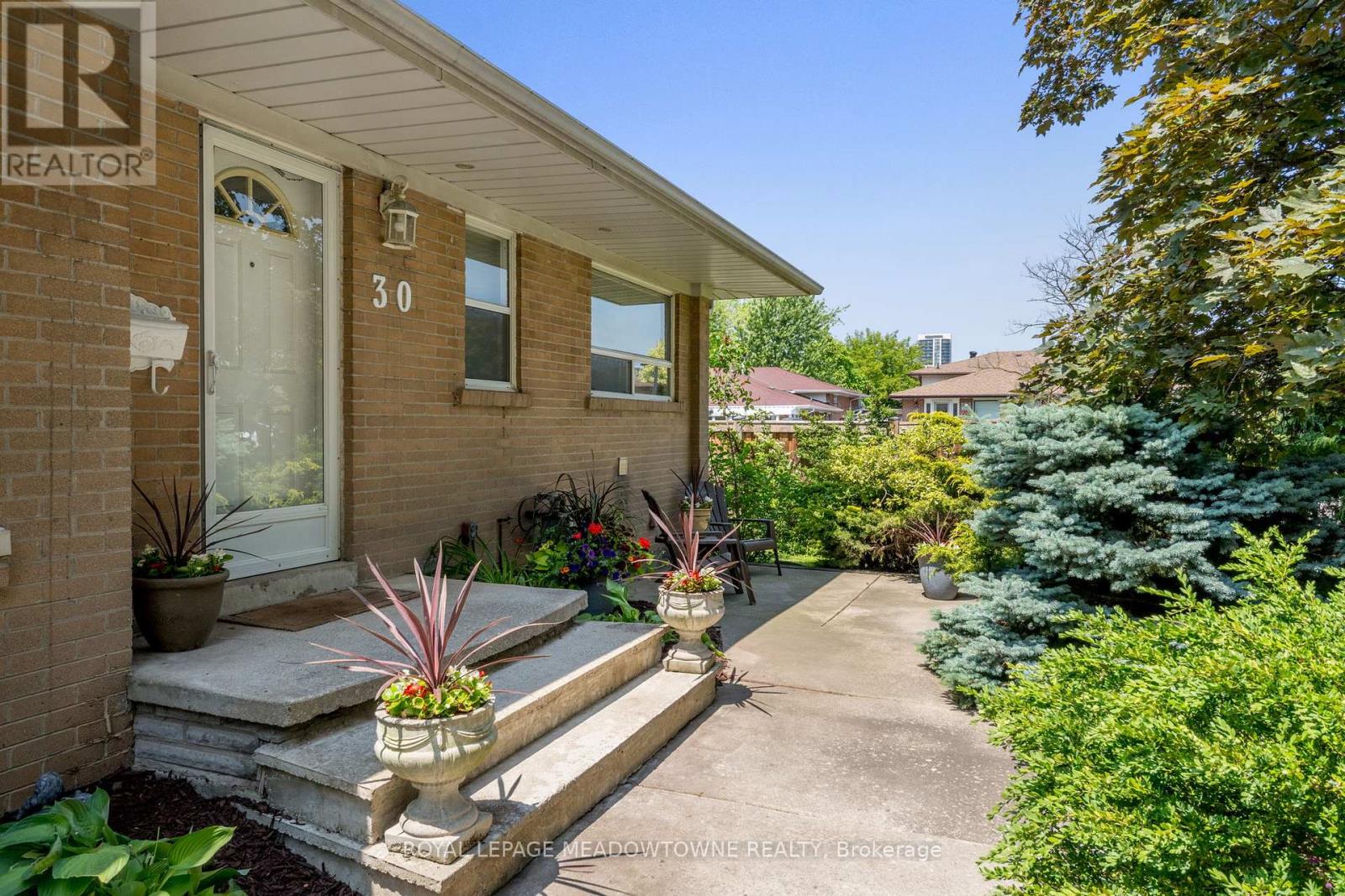 30 Lesbury Avenue, Brampton, Ontario  L6W 3A4 - Photo 3 - W12949532