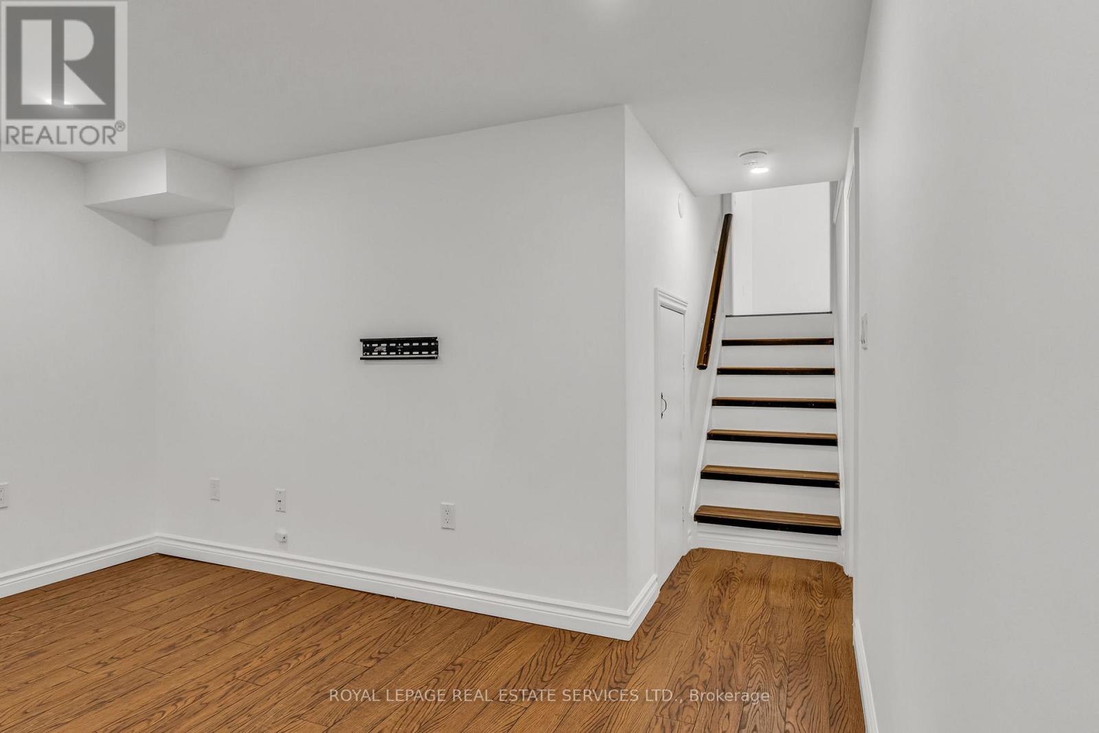 #lower - 509 Pinedale Avenue, Burlington, Ontario  L7L 3W3 - Photo 12 - W12949540