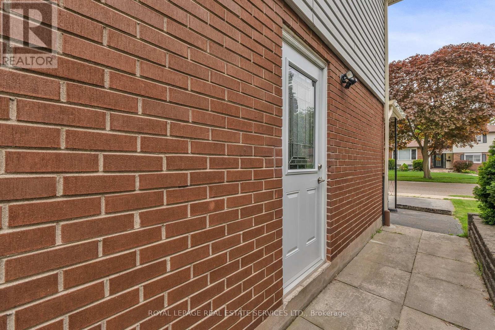 #lower - 509 Pinedale Avenue, Burlington, Ontario  L7L 3W3 - Photo 5 - W12949540