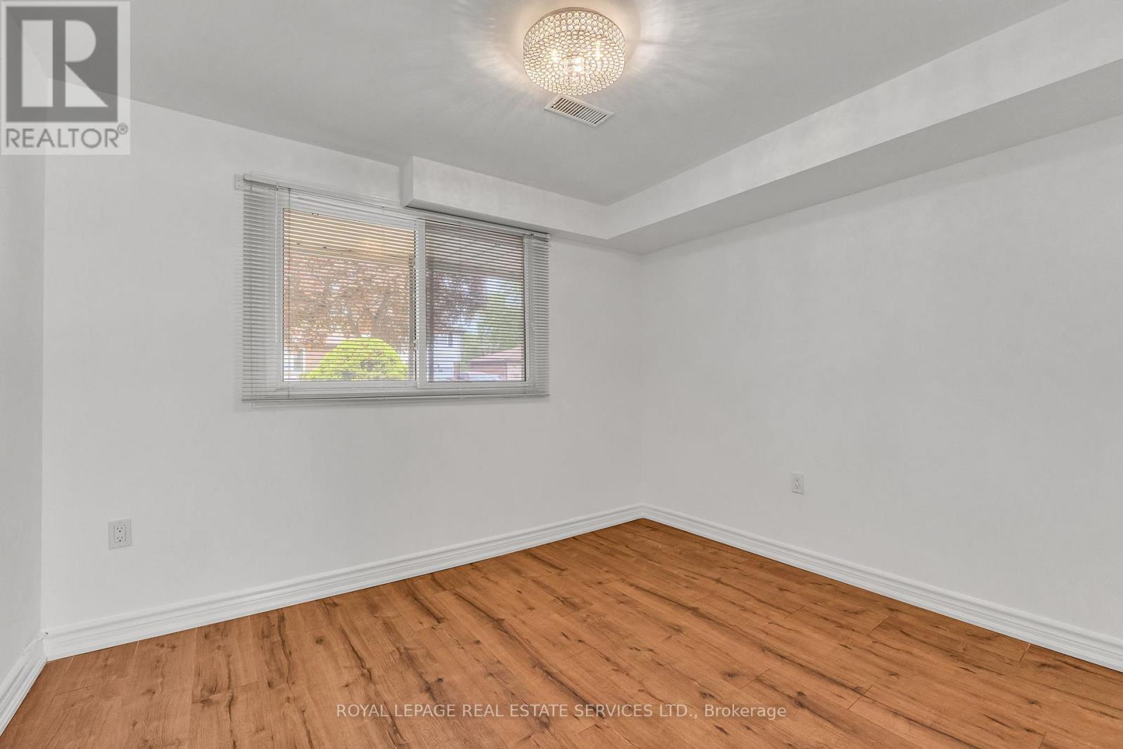 #lower - 509 Pinedale Avenue, Burlington, Ontario  L7L 3W3 - Photo 8 - W12949540