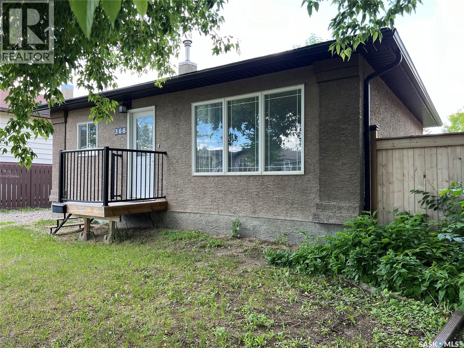 366 Halifax Street, Regina, Saskatchewan  S4R 1T2 - Photo 2 - SK031887