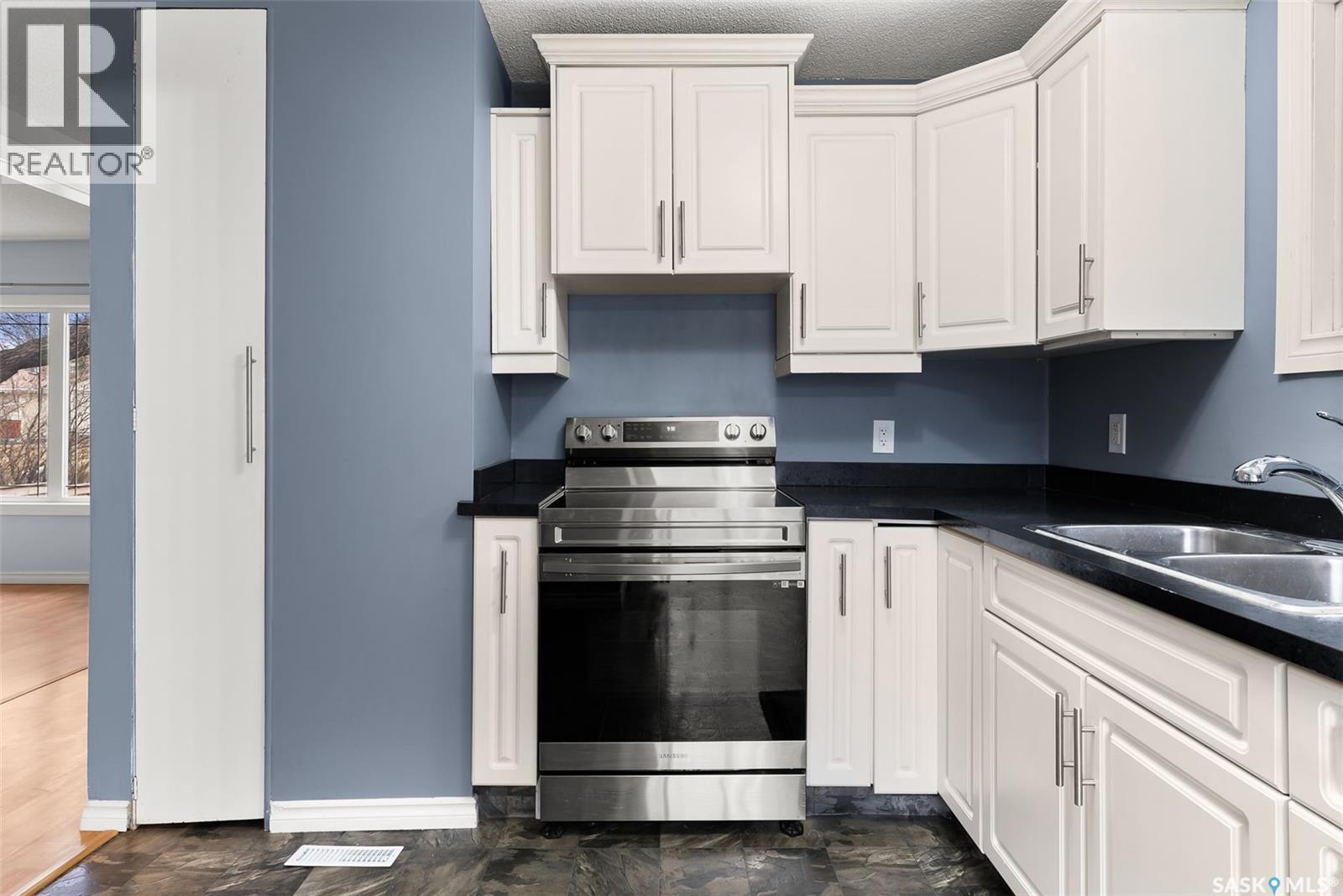 366 Halifax Street, Regina, Saskatchewan  S4R 1T2 - Photo 8 - SK031887