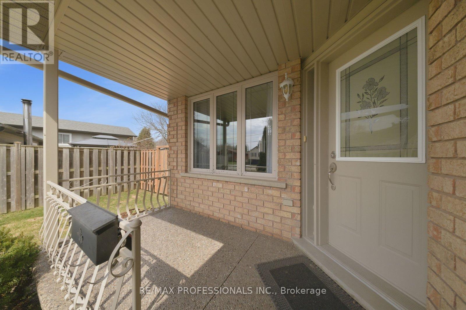 200 Morrison Drive, Haldimand, Ontario  N3W 1A8 - Photo 5 - X12949460