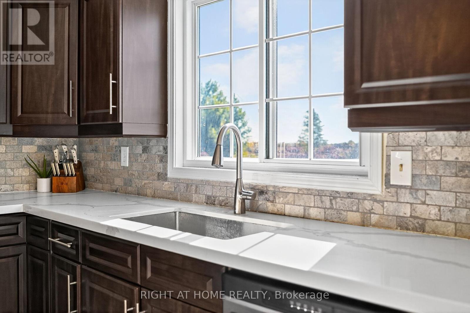 8 Talbot Road, Haldimand, Ontario  N0A 1C0 - Photo 10 - X12949488