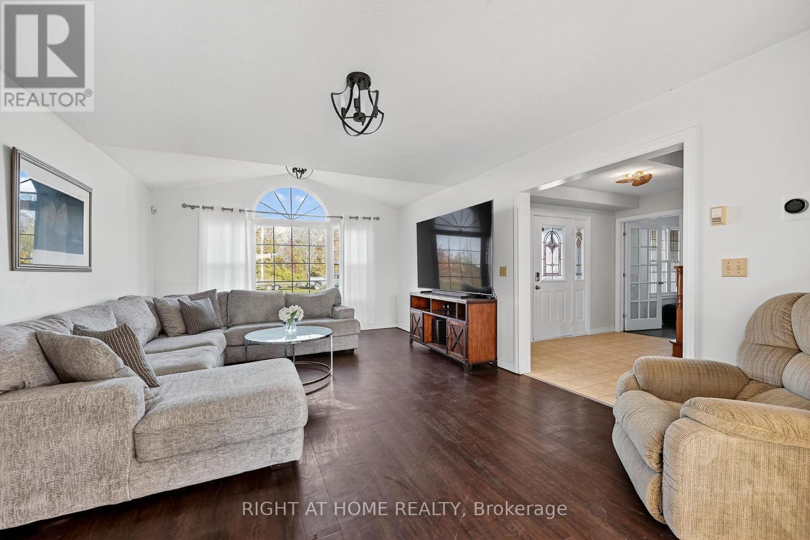 8 Talbot Road, Haldimand, Ontario  N0A 1C0 - Photo 20 - X12949488