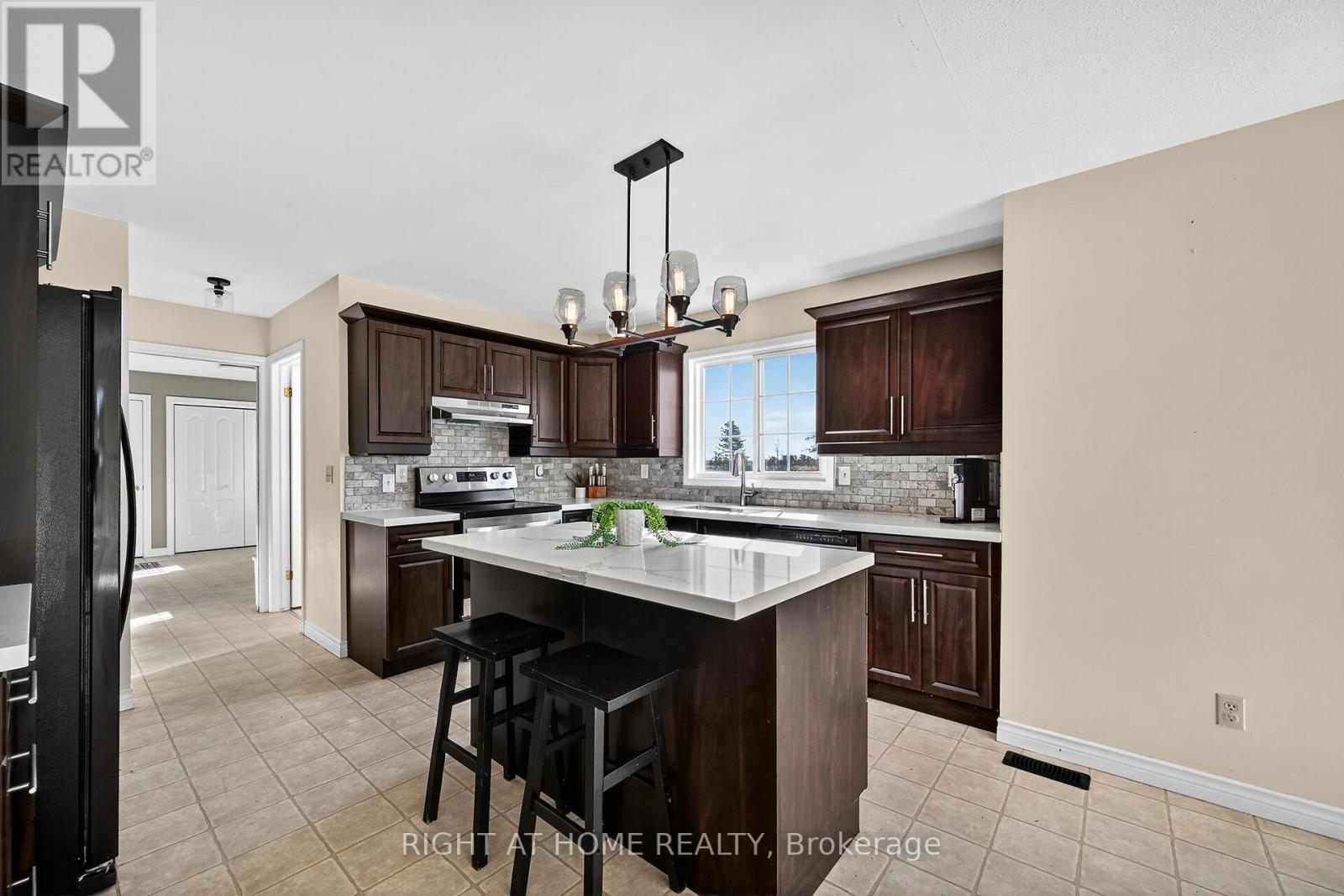 8 Talbot Road, Haldimand, Ontario  N0A 1C0 - Photo 4 - X12949488