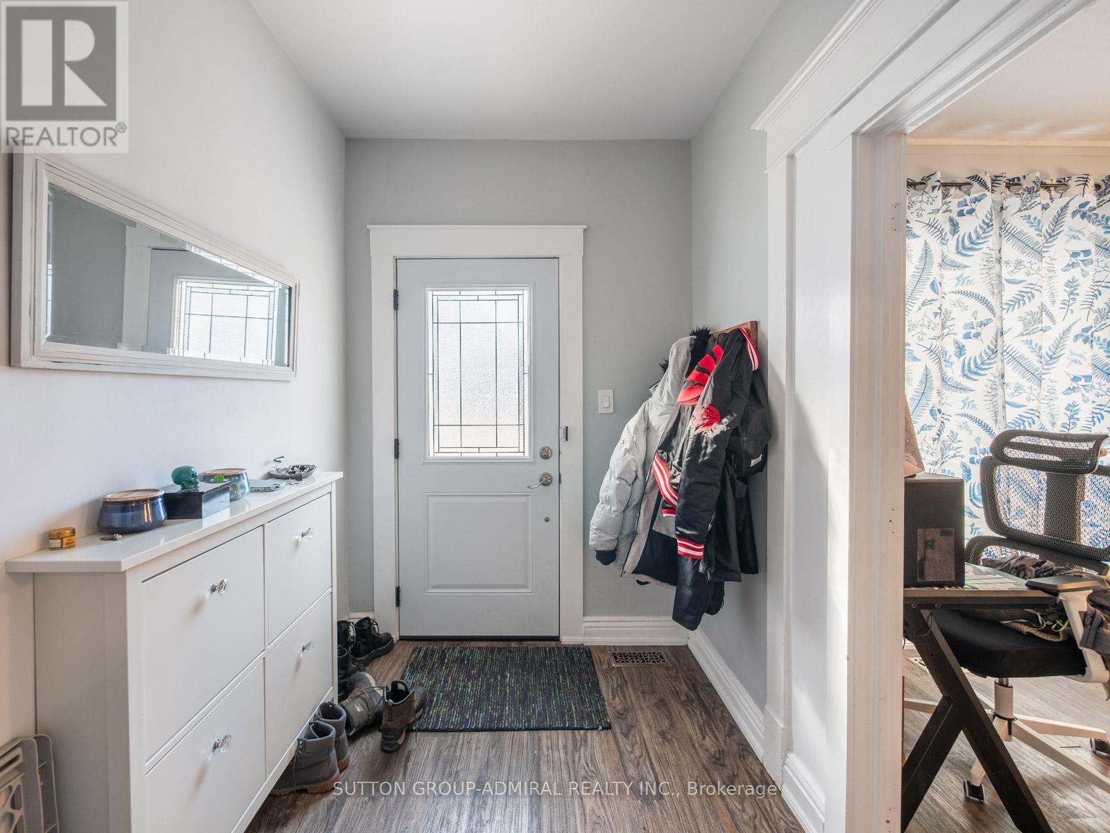 76 Grey Street, Brantford, Ontario  N3T 2T5 - Photo 2 - X12949498