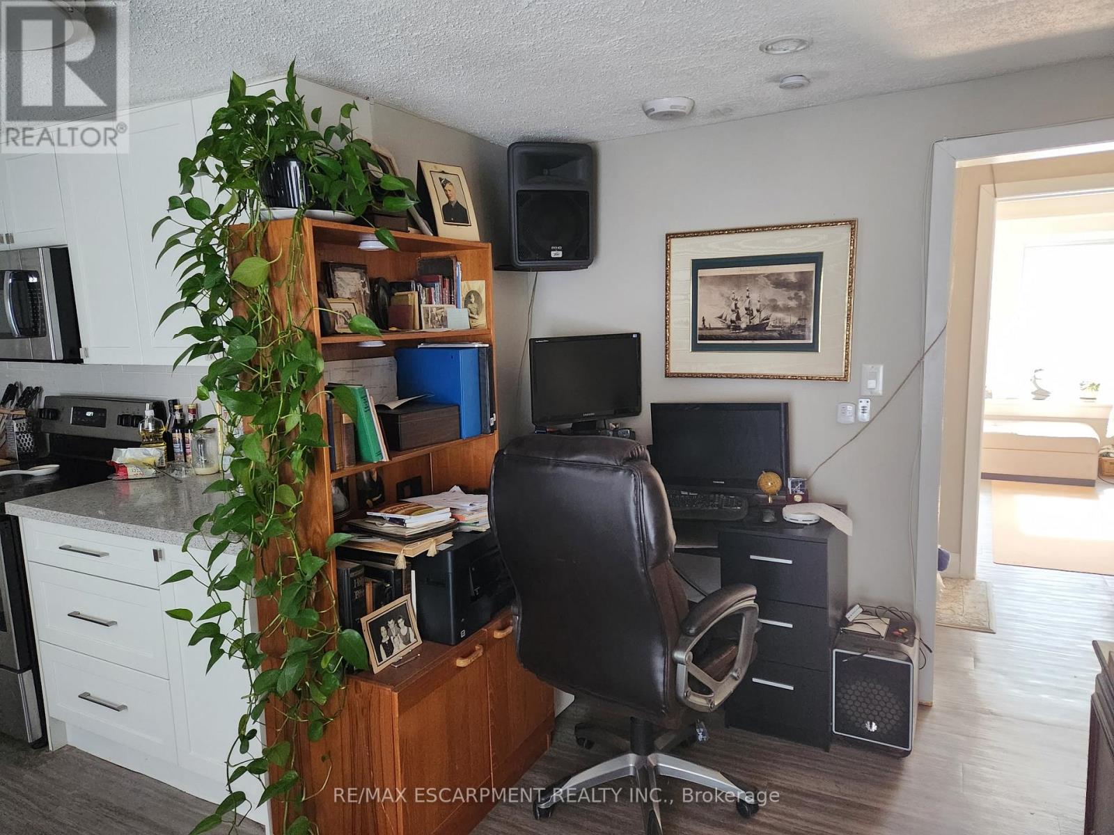 2 - 20 Hetherington Street, St. Catharines, Ontario  L2R 2G5 - Photo 4 - X12949522