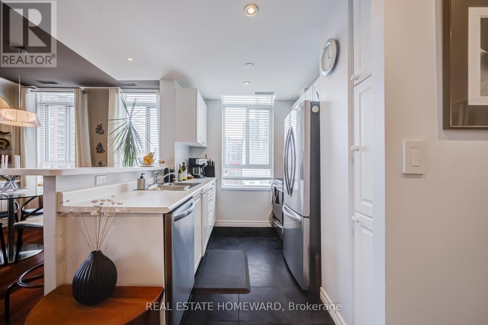 702 - 135 Maitland Street, Toronto, Ontario  M4Y 1E5 - Photo 33 - C12941344