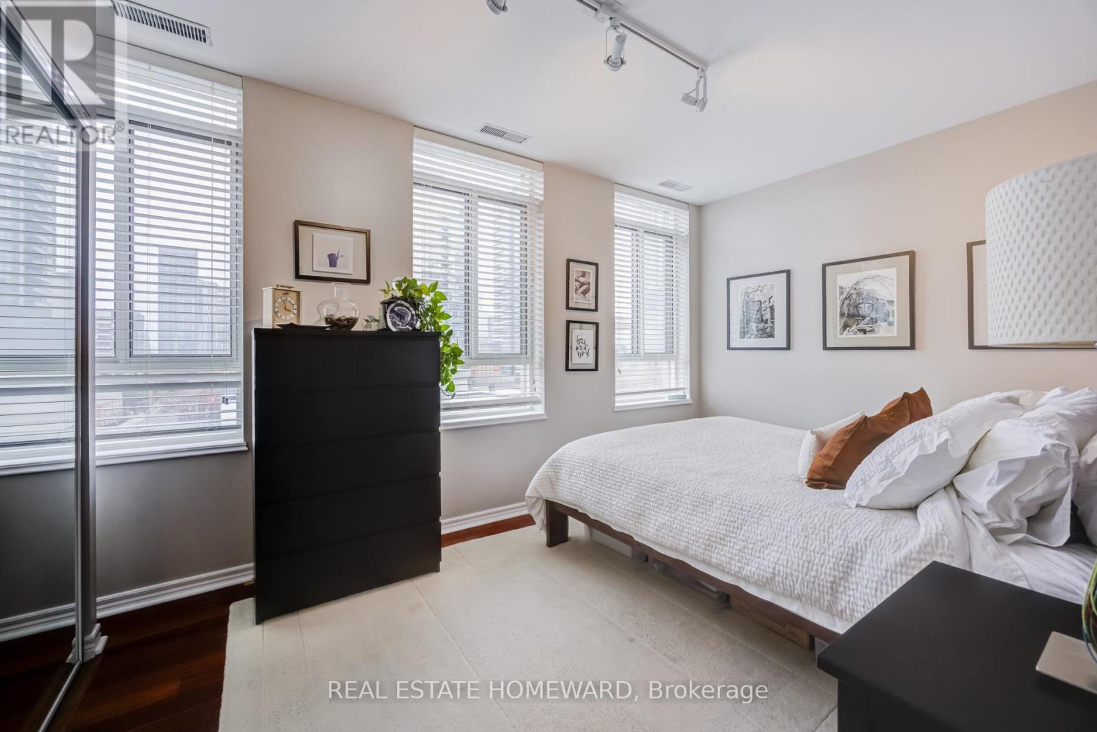 702 - 135 Maitland Street, Toronto, Ontario  M4Y 1E5 - Photo 30 - C12941344