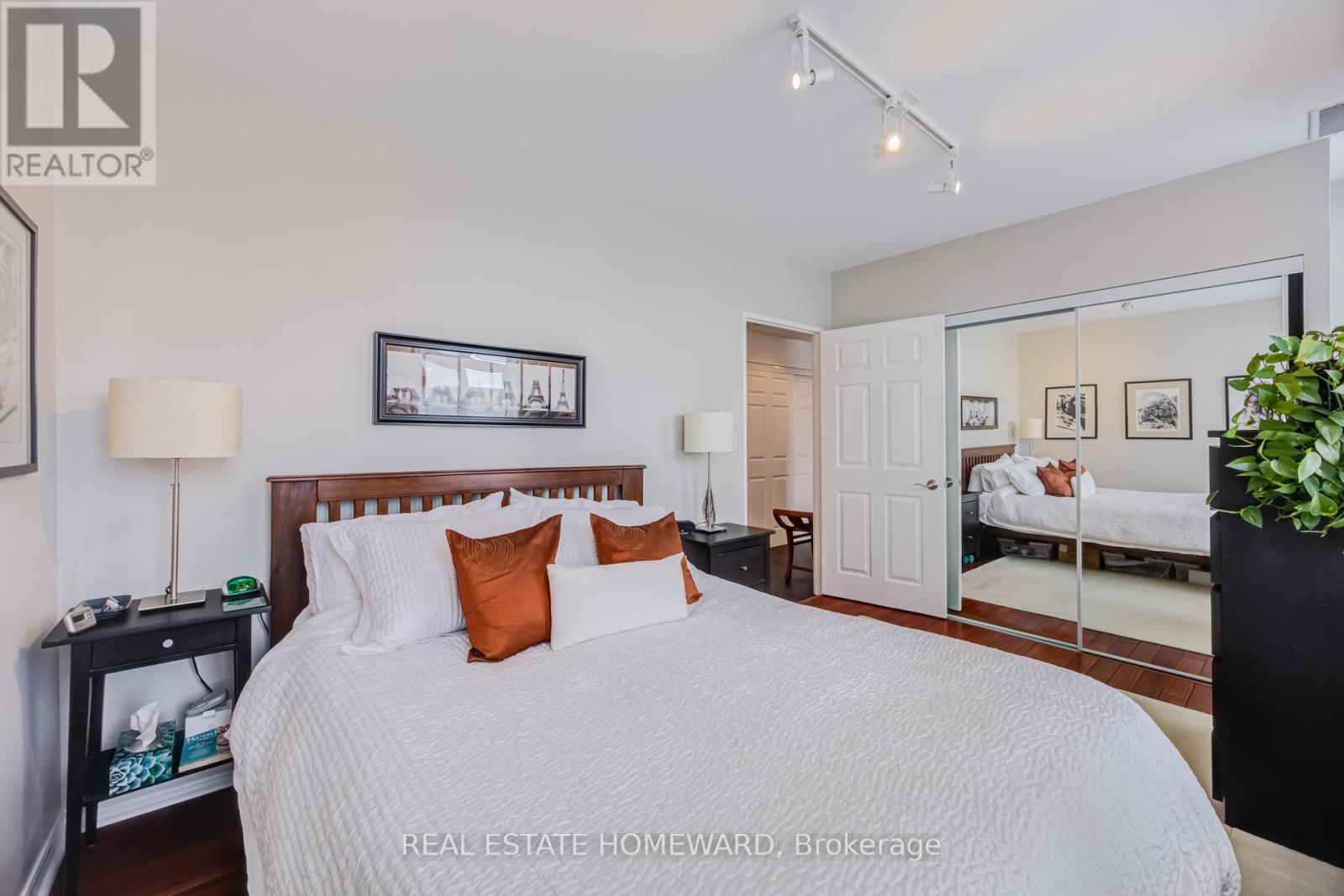 702 - 135 Maitland Street, Toronto, Ontario  M4Y 1E5 - Photo 32 - C12941344