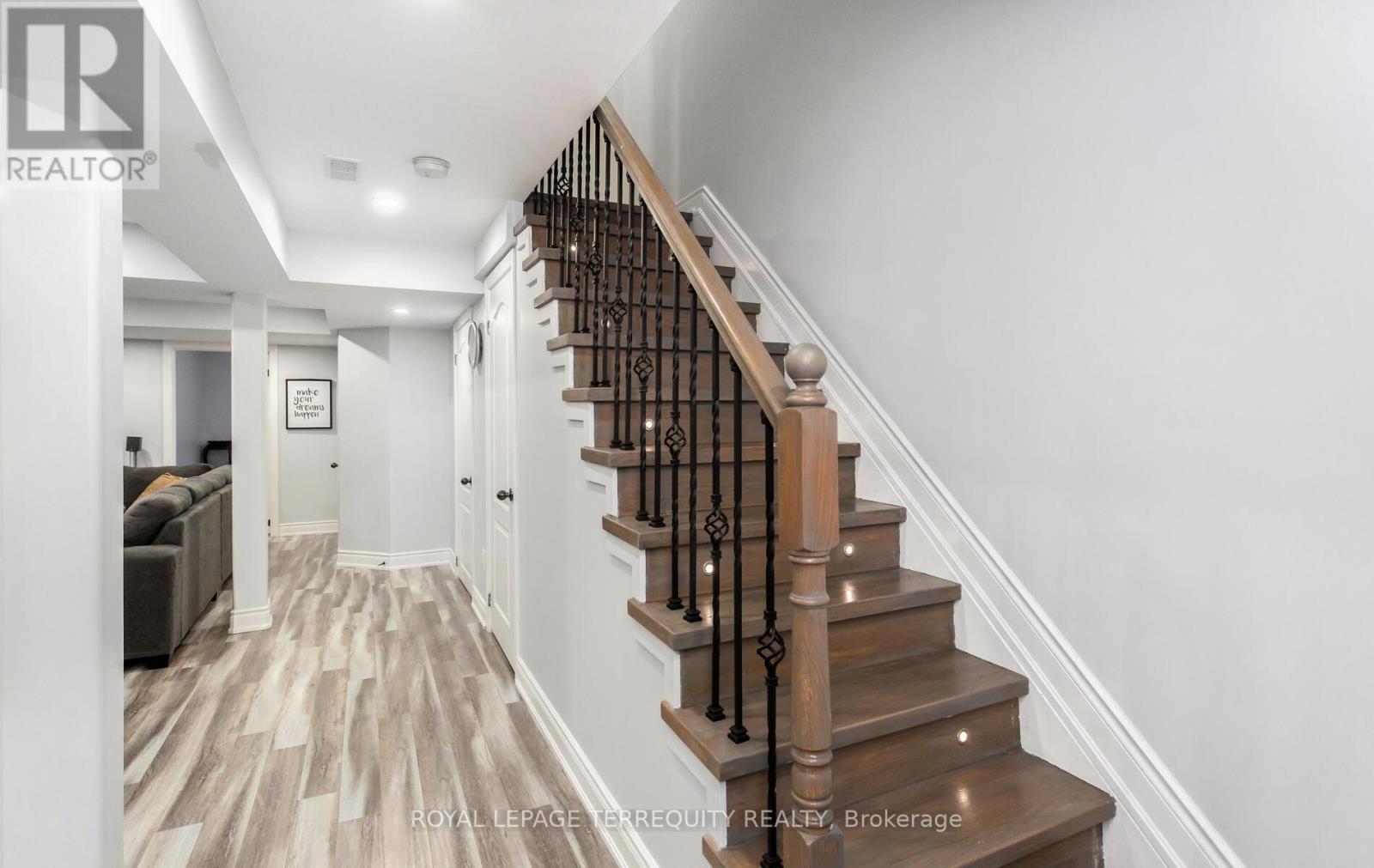 490 Orange Walk Crescent, Mississauga, Ontario  L5R 0A5 - Photo 37 - W12947720