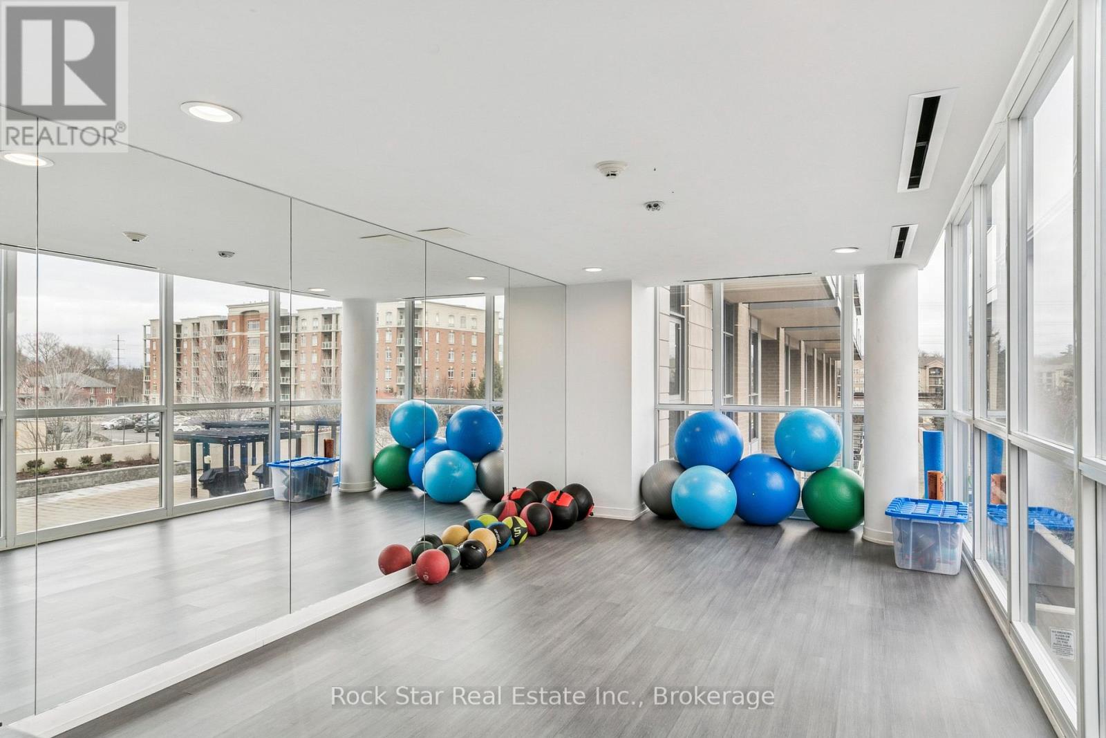 227 - 1940 Ironstone Drive, Burlington, Ontario  L7L 0E4 - Photo 32 - W12948864